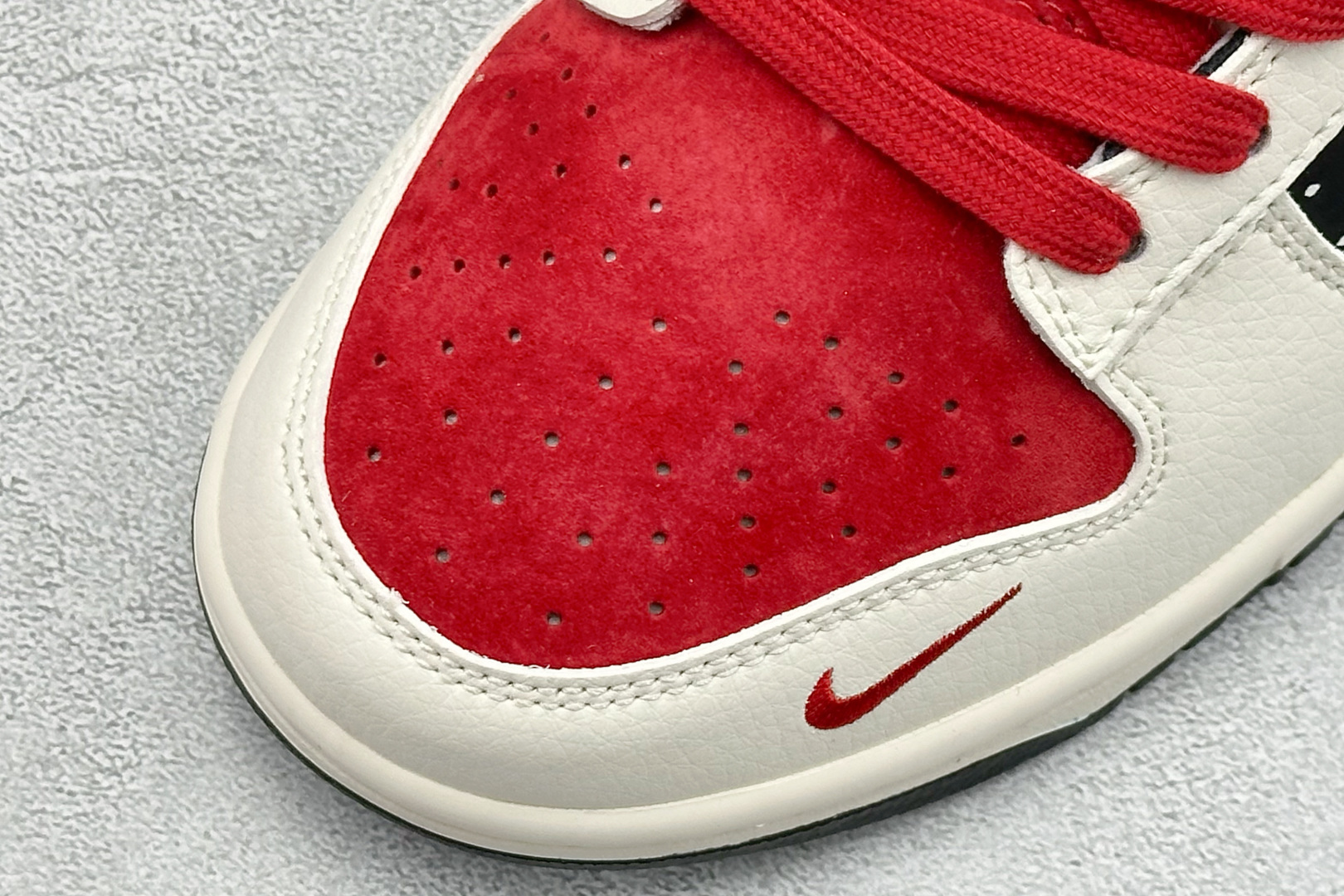 Nike Dunk Low Retro 马年限定 周年高端定制 低帮休闲板鞋 HG0026-007-Top High Quatity Cheap Sneakers Fashion Clothing Clothes Bags handbags Shoes of all Brand wholesale With The best Quality And Beautiful Price from China Factory Chinese suppliers wholesaler seller Nike Dunk Low Retro 马年限定 周年高端定制 低帮休闲板鞋 HG0026-007