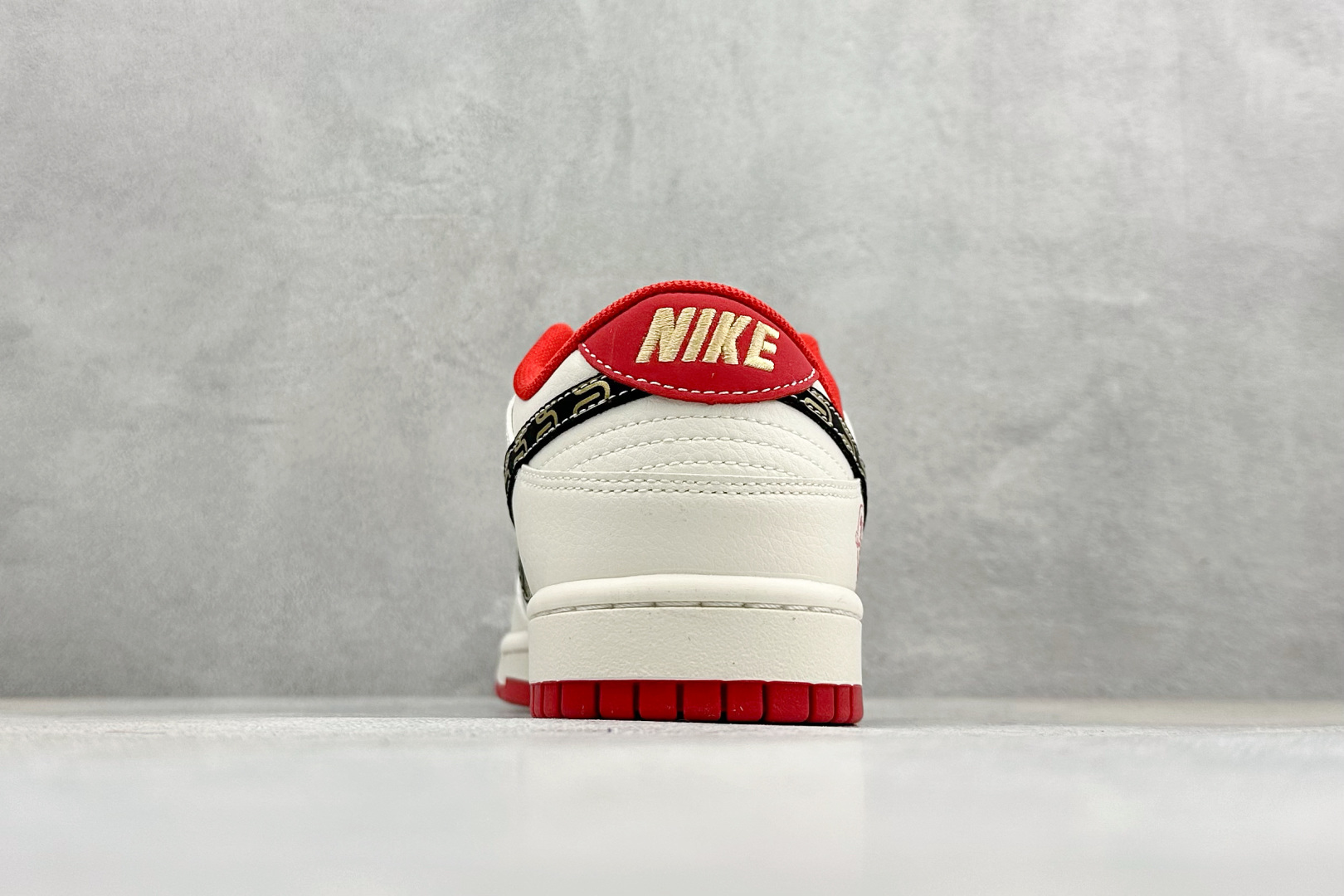 Nike Dunk Low Retro 马年限定 周年高端定制 低帮休闲板鞋 HG0026-010 Nike Dunk Low Retro 马年限定 周年高端定制 低帮休闲板鞋 HG0026-010