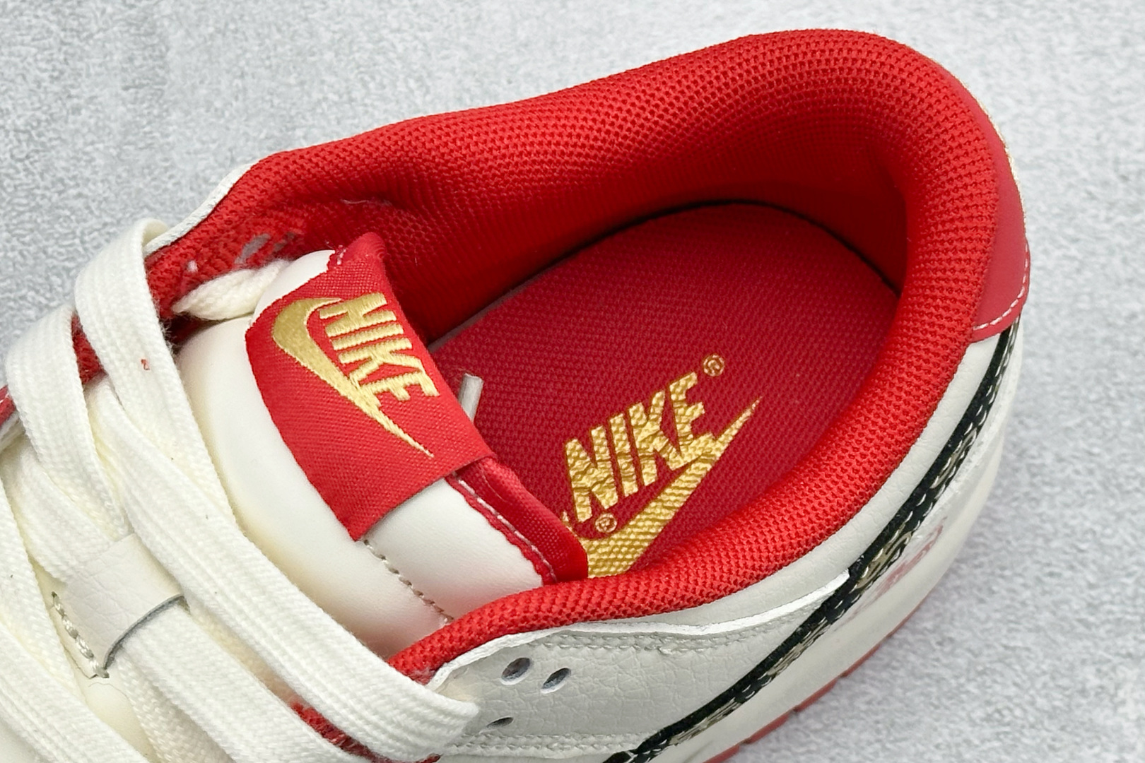 Nike Dunk Low Retro 马年限定 周年高端定制 低帮休闲板鞋 HG0026-010 Nike Dunk Low Retro 马年限定 周年高端定制 低帮休闲板鞋 HG0026-010