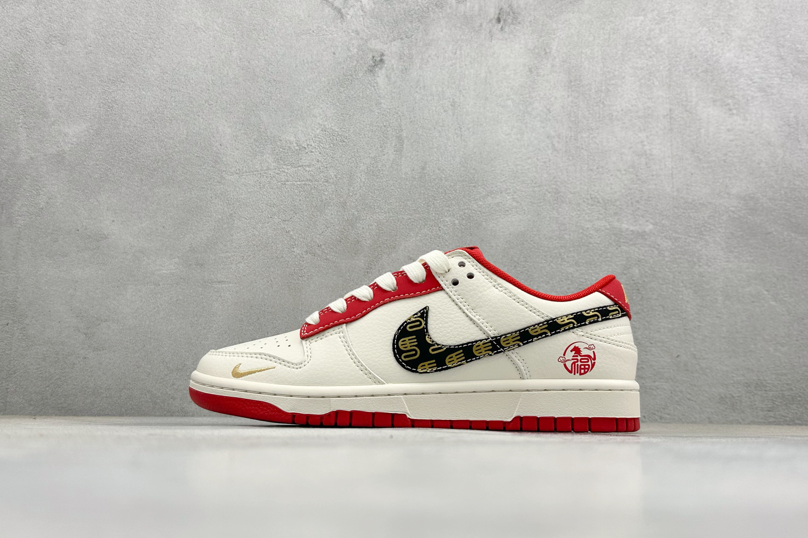 Nike Dunk Low Retro 马年限定 周年高端定制 低帮休闲板鞋 HG0026-010 Nike Dunk Low Retro 马年限定 周年高端定制 低帮休闲板鞋 HG0026-010