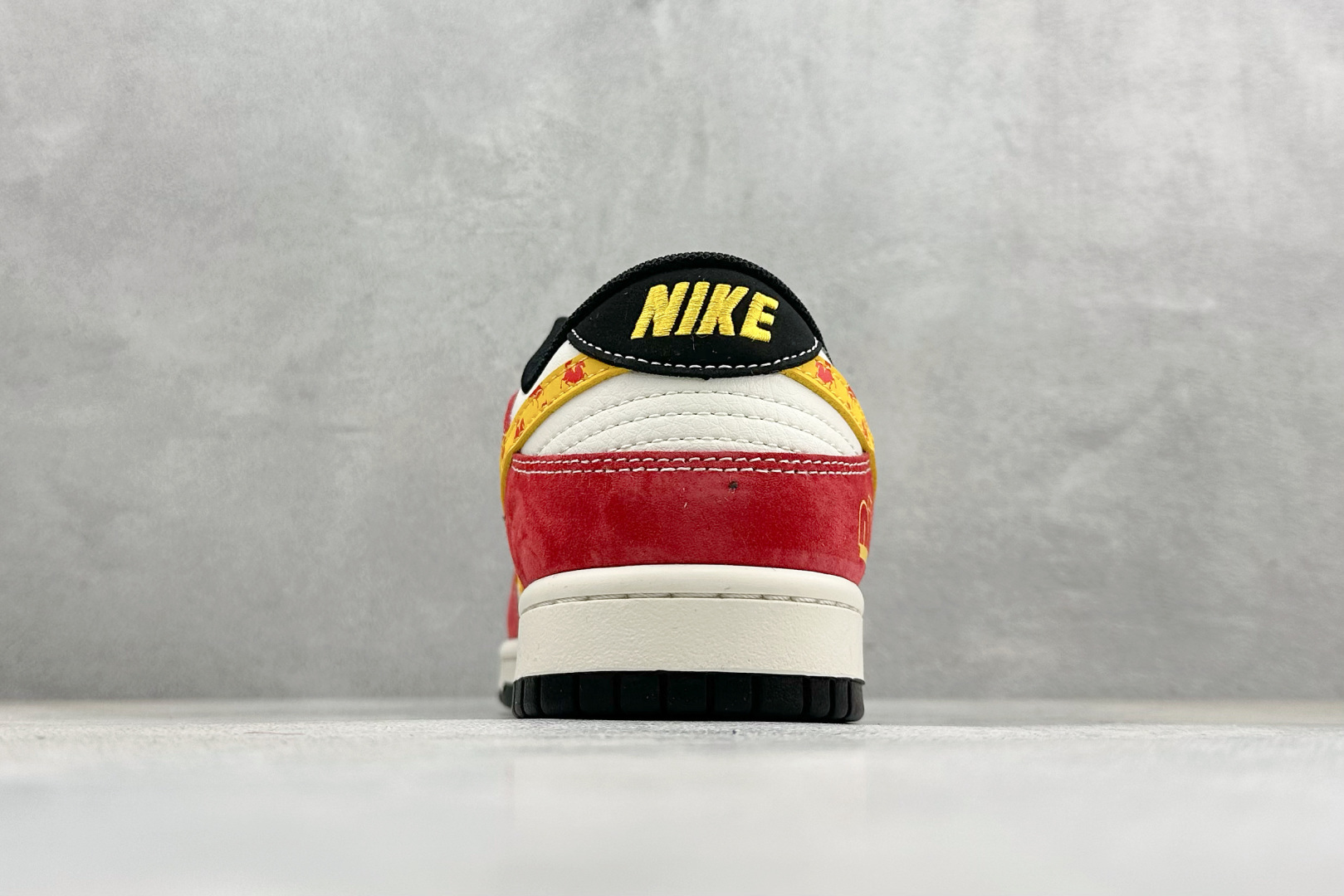 Nike Dunk Low Retro 马年限定 周年高端定制 低帮休闲板鞋 HT6998-126-Top High Quatity Cheap Sneakers Fashion Clothing Clothes Bags handbags Shoes of all Brand wholesale With The best Quality And Beautiful Price from China Factory Chinese suppliers wholesaler seller Nike Dunk Low Retro 马年限定 周年高端定制 低帮休闲板鞋 HT6998-126
