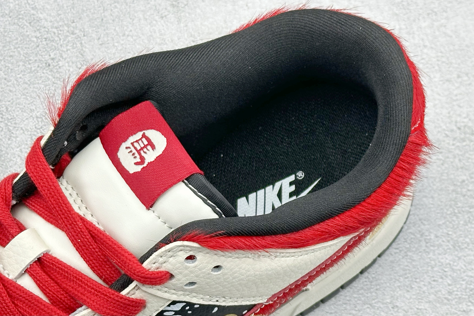 300 Nike SB Dunk Low 马年联名 白金红马毛 高端定制 低帮休闲滑板鞋 DS6608-019
