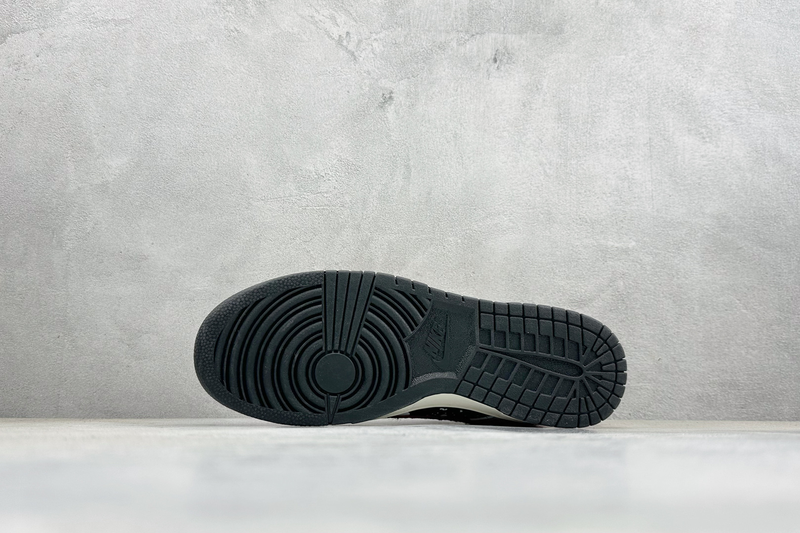 300 Nike SB Dunk Low 马年联名 白金红马毛 高端定制 低帮休闲滑板鞋 DS6608-019