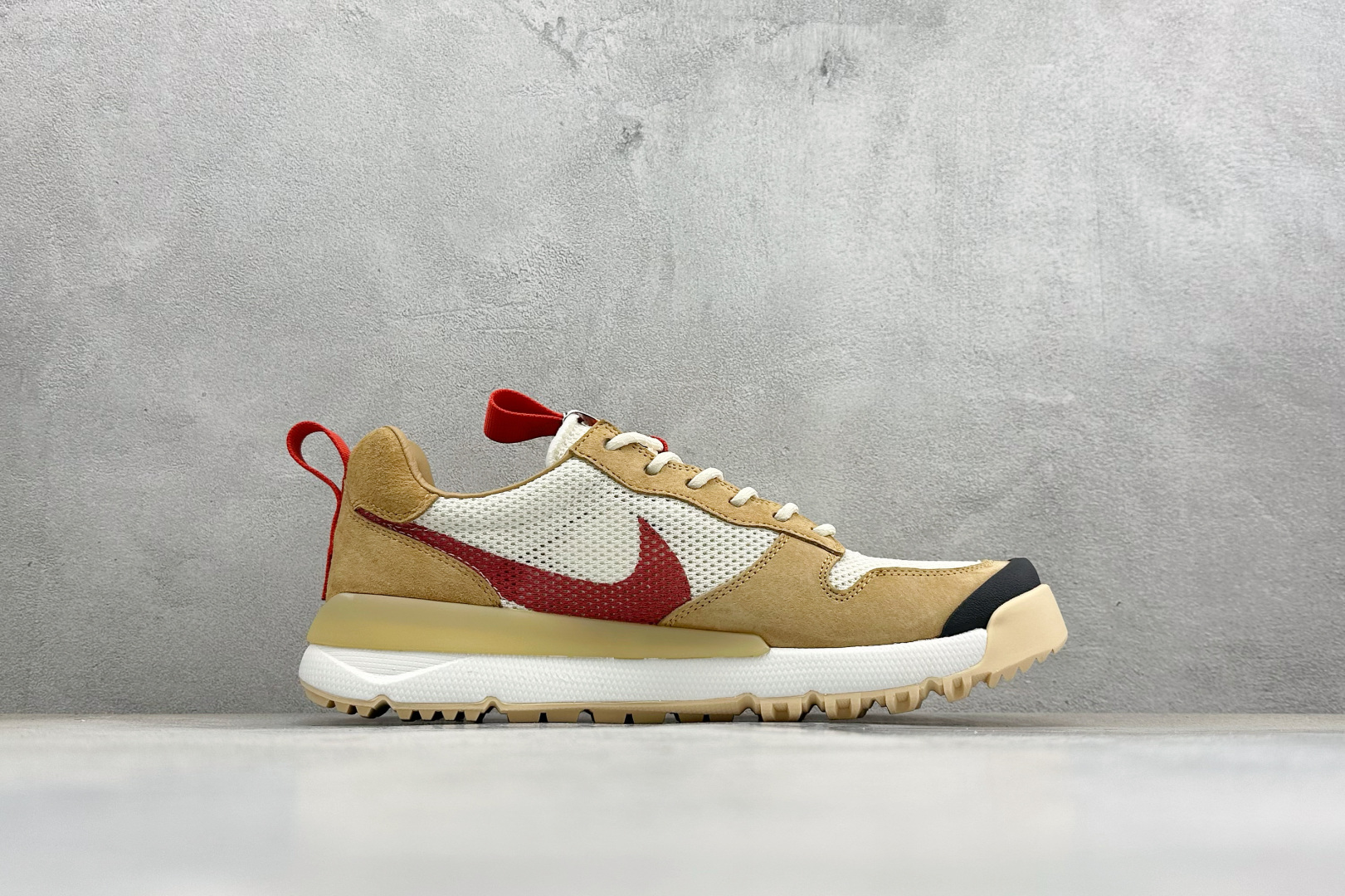 GX版Tom Sachs x Nike Craft Mars Yard 3.0 联名宇航员神游太空百搭休闲运动透气慢跑鞋 IF2885-100 GX版Tom Sachs x Nike Craft Mars Yard 3.0 联名宇航员神游太空百搭休闲运动透气慢跑鞋 IF2885-100
