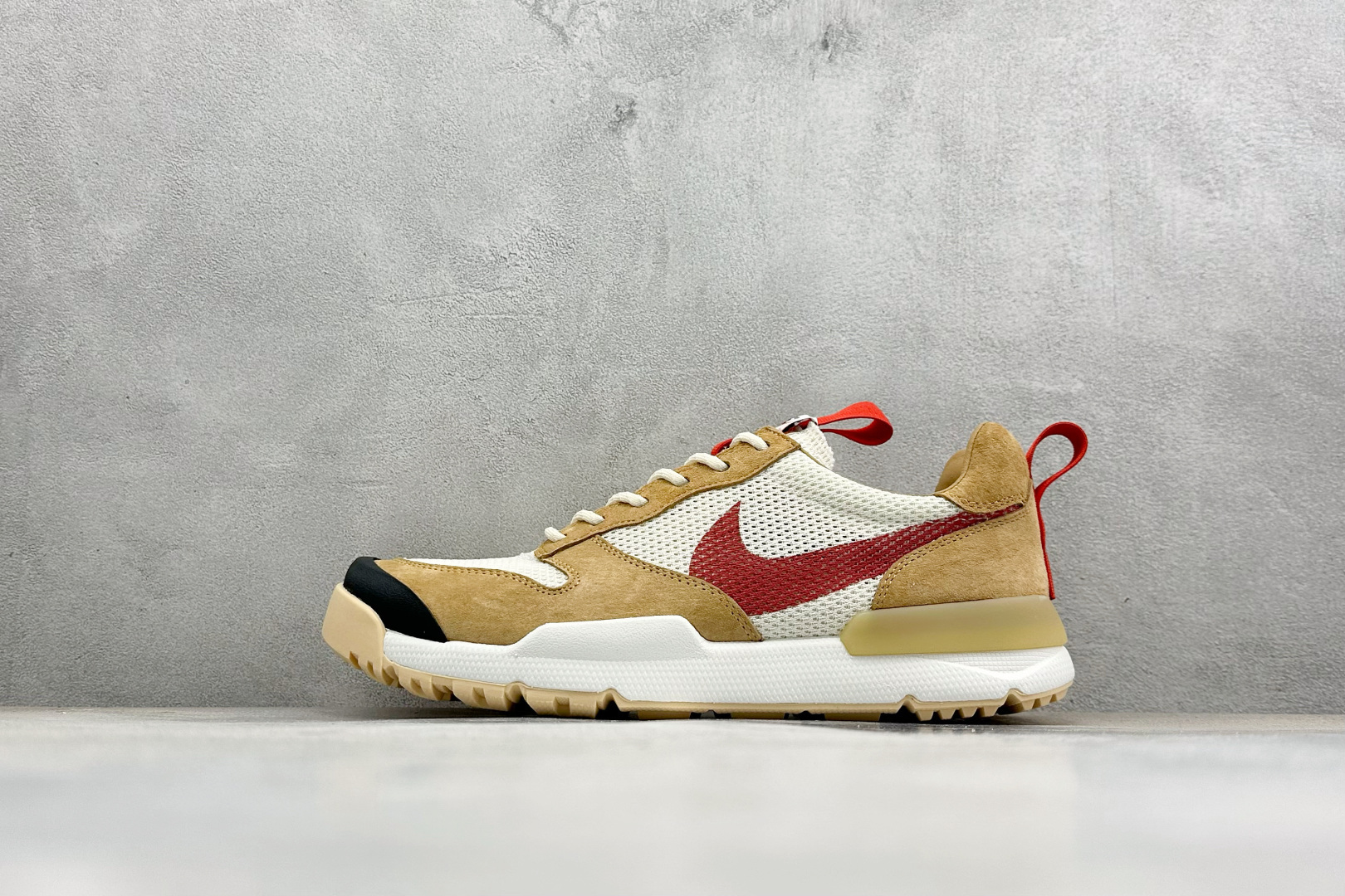GX版Tom Sachs x Nike Craft Mars Yard 3.0 联名宇航员神游太空百搭休闲运动透气慢跑鞋 IF2885-100 GX版Tom Sachs x Nike Craft Mars Yard 3.0 联名宇航员神游太空百搭休闲运动透气慢跑鞋 IF2885-100