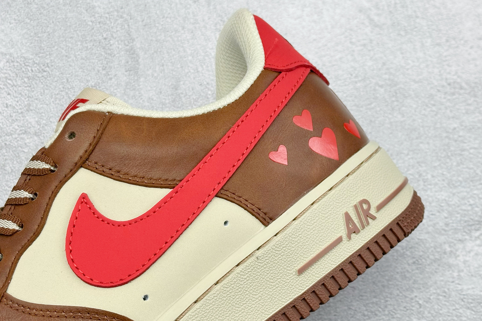 SC版Nike Air Force 1'07 Low 情人节限定 棕红密心 空军一号低帮休闲板鞋 NH0601-538-Top High Quatity Cheap Sneakers Fashion Clothing Clothes Bags handbags Shoes of all Brand wholesale With The best Quality And Beautiful Price from China Factory Chinese suppliers wholesaler seller SC版Nike Air Force 1'07 Low 情人节限定 棕红密心 空军一号低帮休闲板鞋 NH0601-538
