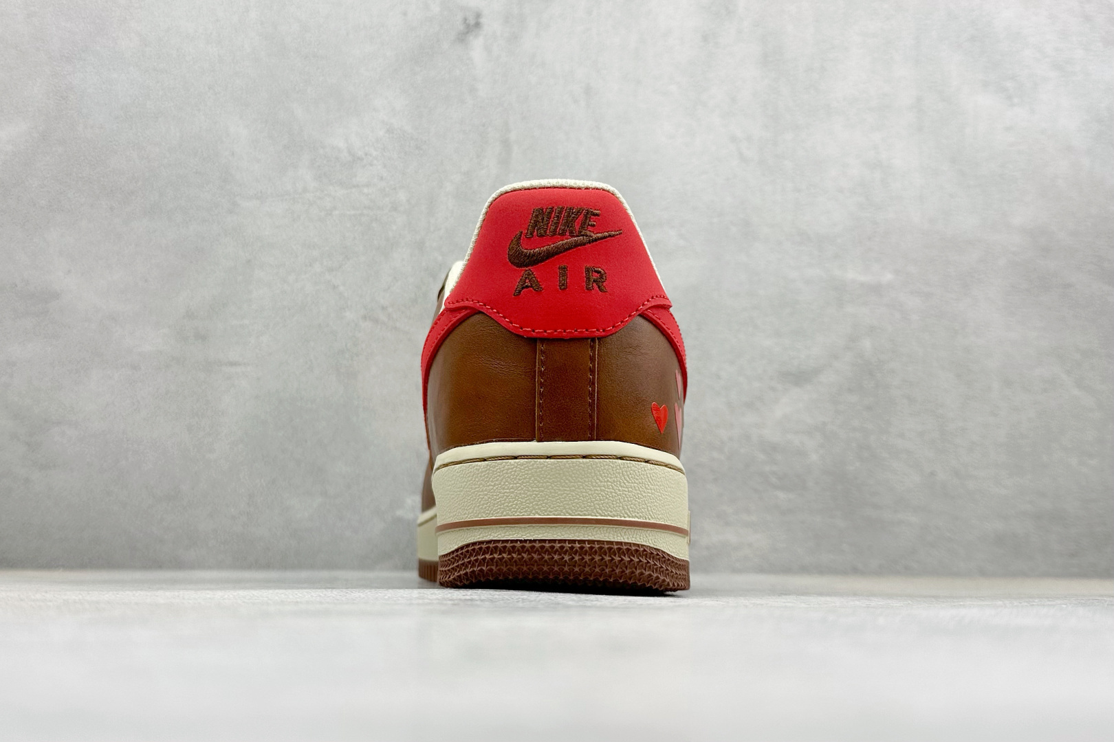 SC版Nike Air Force 1'07 Low 情人节限定 棕红密心 空军一号低帮休闲板鞋 NH0601-538-Top High Quatity Cheap Sneakers Fashion Clothing Clothes Bags handbags Shoes of all Brand wholesale With The best Quality And Beautiful Price from China Factory Chinese suppliers wholesaler seller SC版Nike Air Force 1'07 Low 情人节限定 棕红密心 空军一号低帮休闲板鞋 NH0601-538