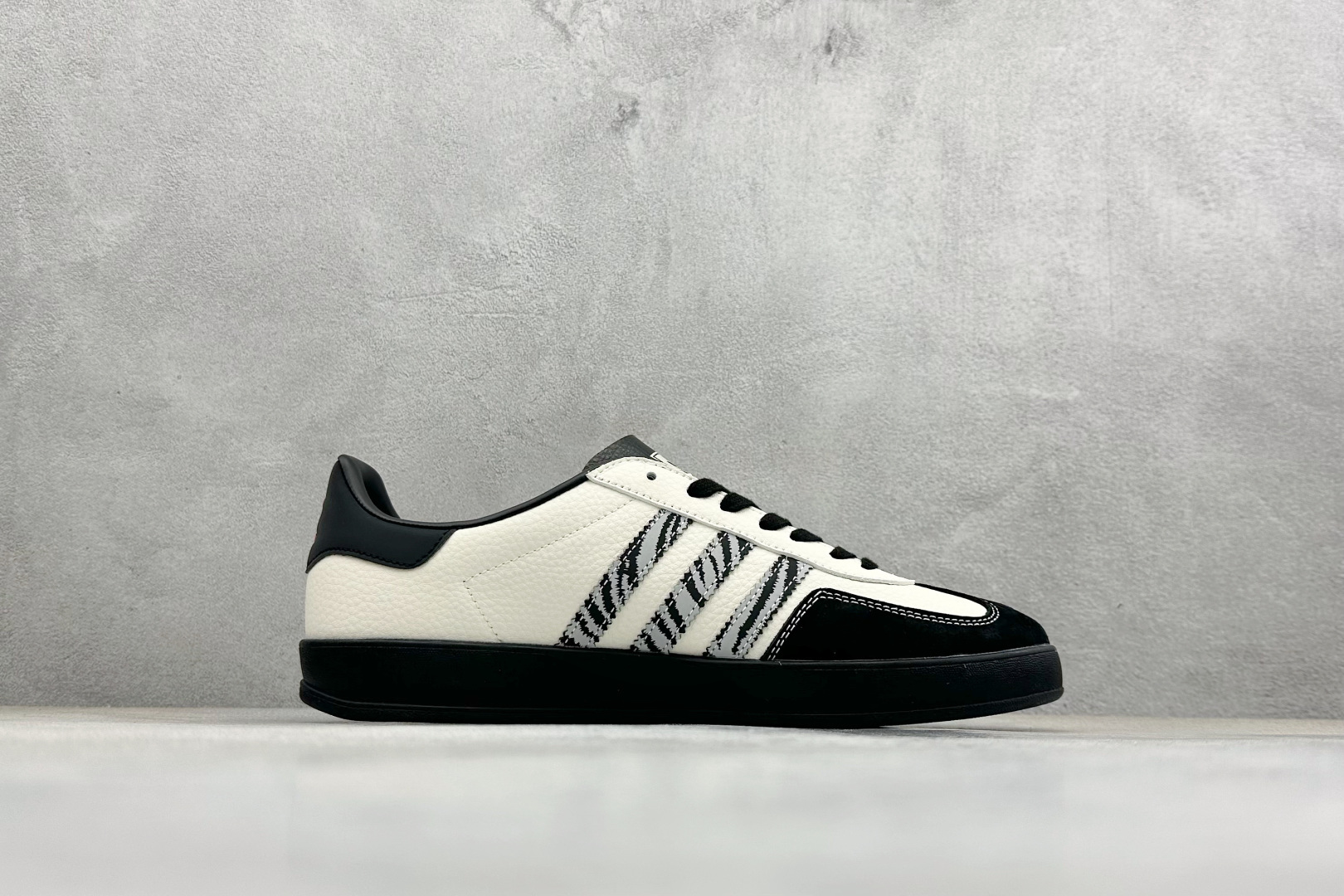 240 Adidas Originals Gazelle Indoor 马年限定 ‘DIY‘定制 桑巴果冻休闲百搭低帮板鞋 ZH2599-Chinese UA Cheap High Quatity Brand Clothes Bags handbags Sneakers wholesale wholesaler seller from China Factory suppliers Fashion Clothing Shoes best Quality Beautiful Price 240 Adidas Originals Gazelle Indoor 马年限定 ‘DIY‘定制 桑巴果冻休闲百搭低帮板鞋 ZH2599