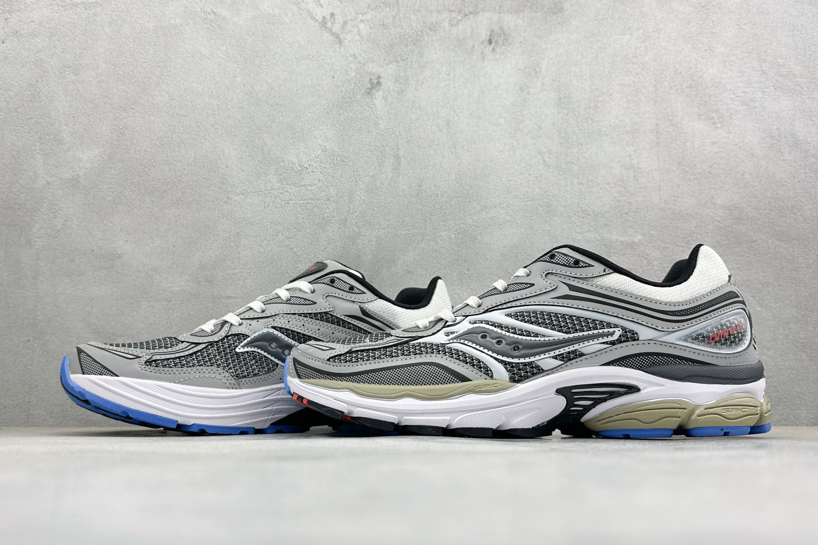 300 Saucony索康尼 Pro Grid Omni 9 全擎9 舒适柔软跑步鞋 S70907-1