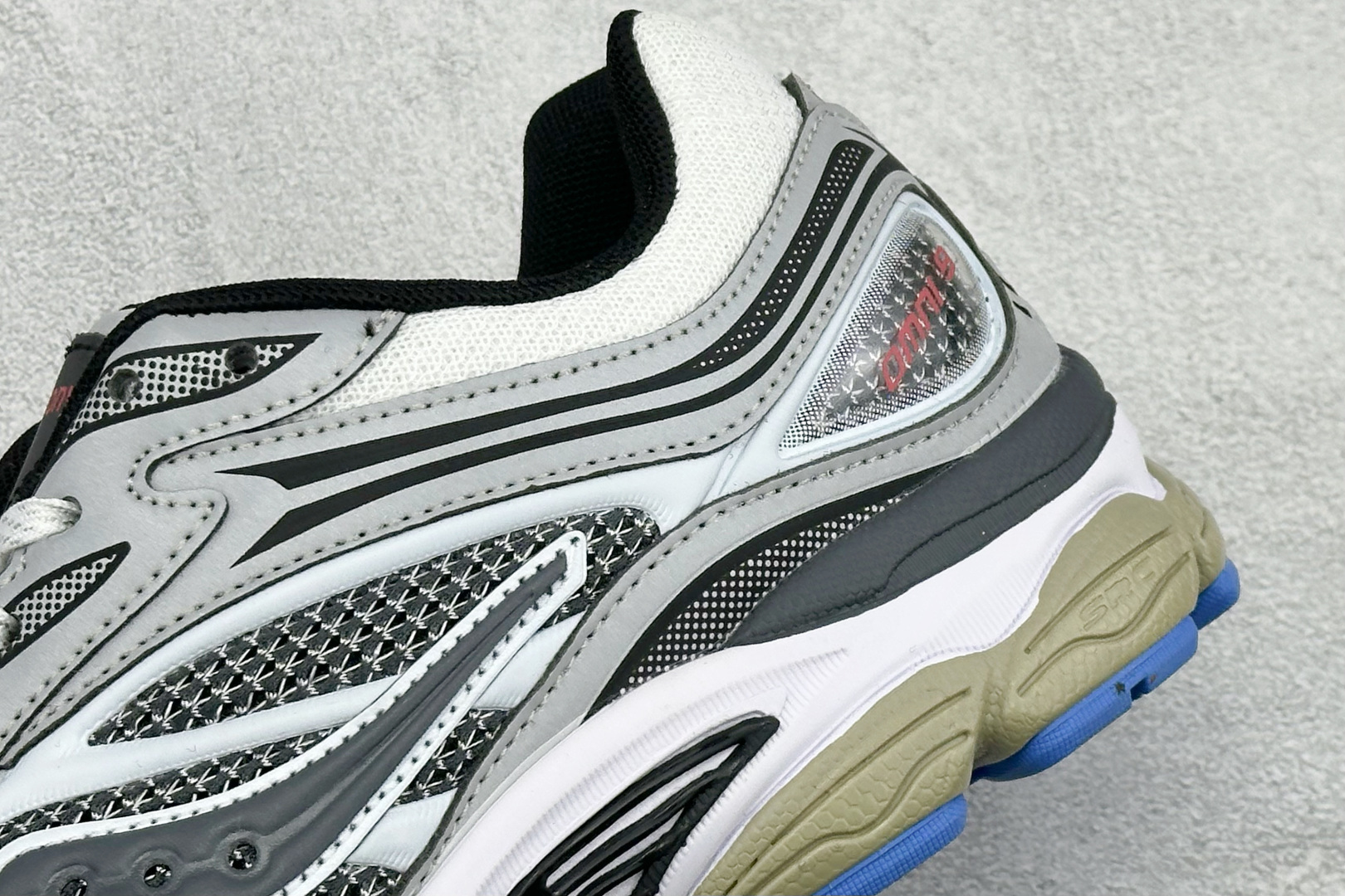 300 Saucony索康尼 Pro Grid Omni 9 全擎9 舒适柔软跑步鞋 S70907-1