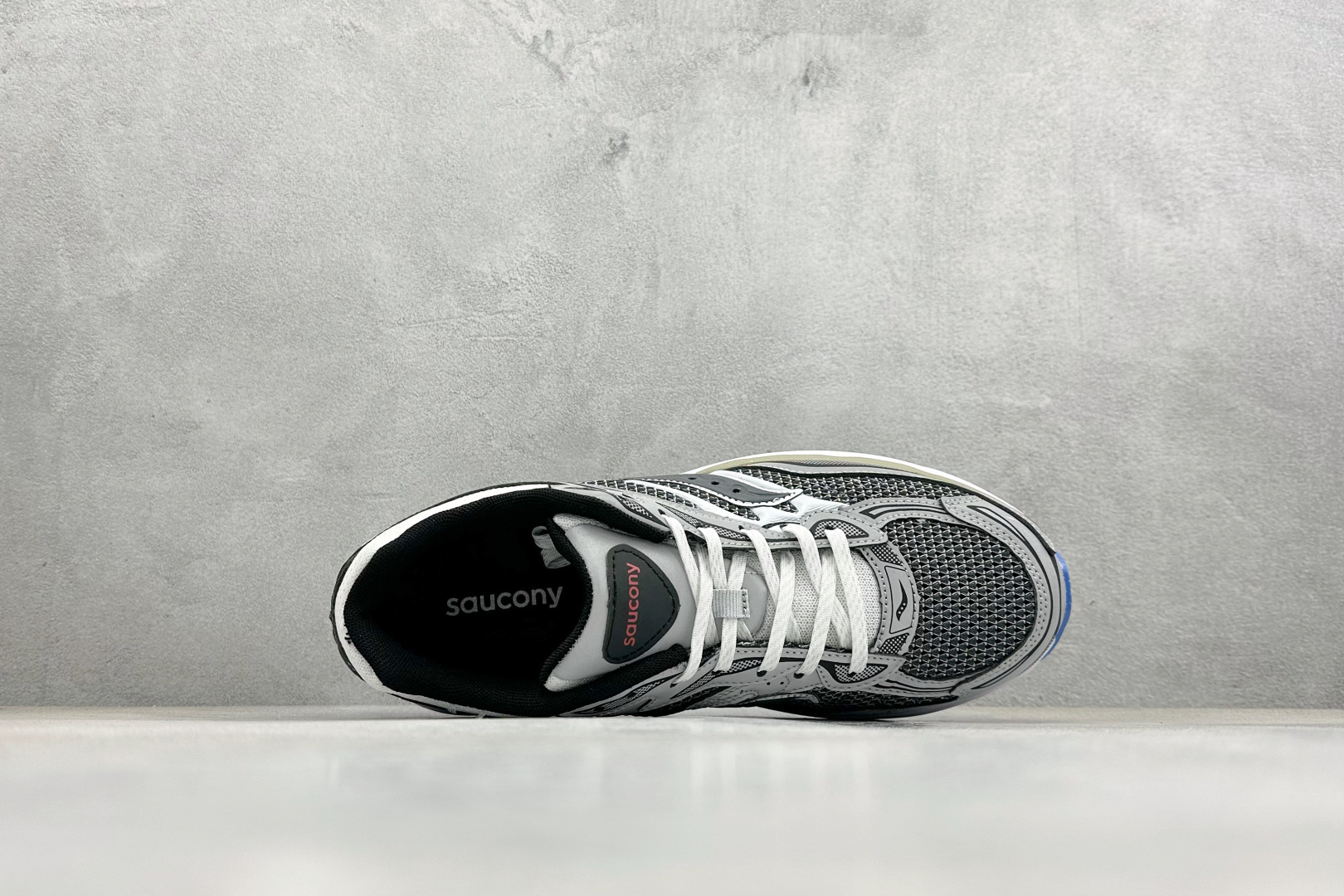 300 Saucony索康尼 Pro Grid Omni 9 全擎9 舒适柔软跑步鞋 S70907-1