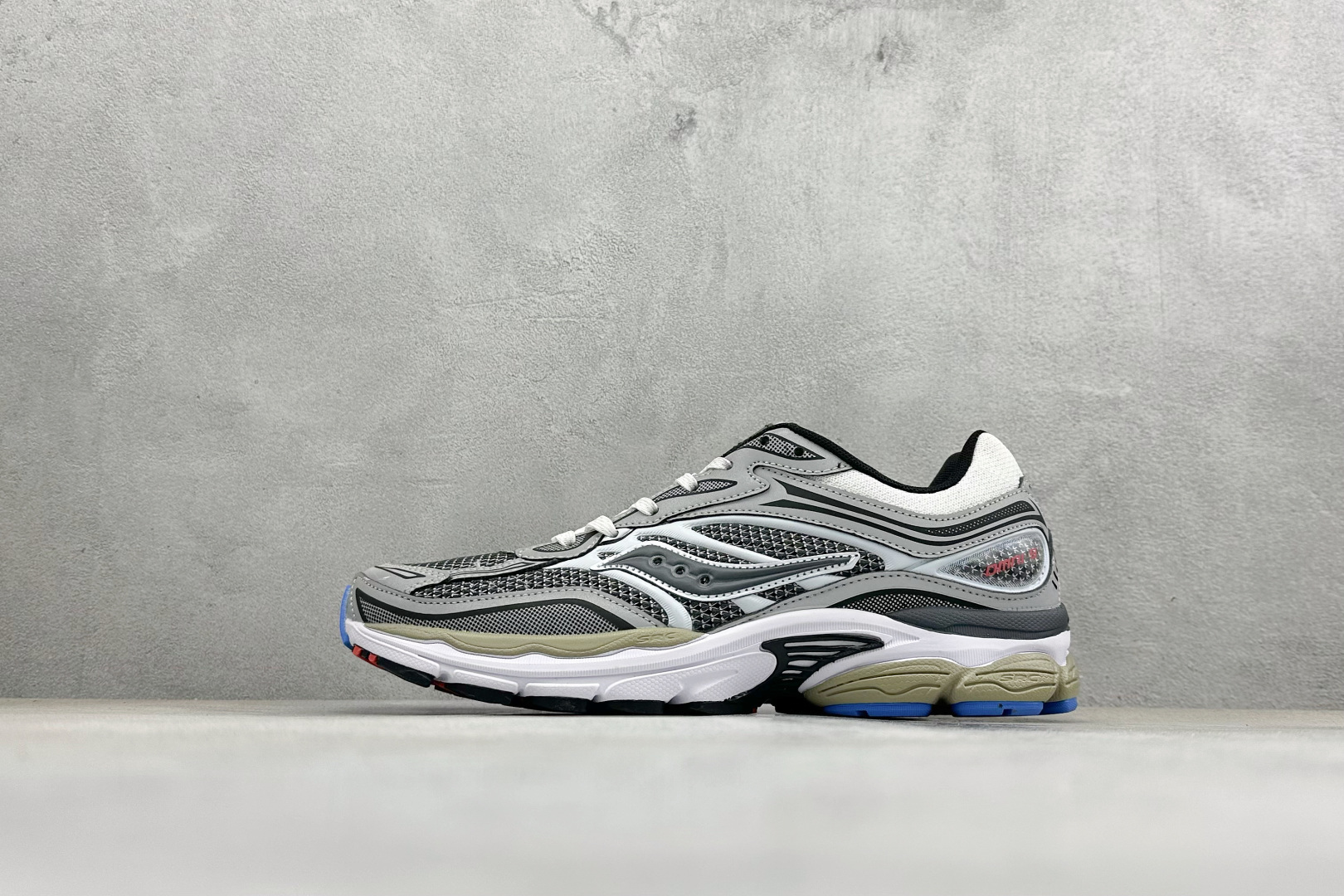 300 Saucony索康尼 Pro Grid Omni 9 全擎9 舒适柔软跑步鞋 S70907-1