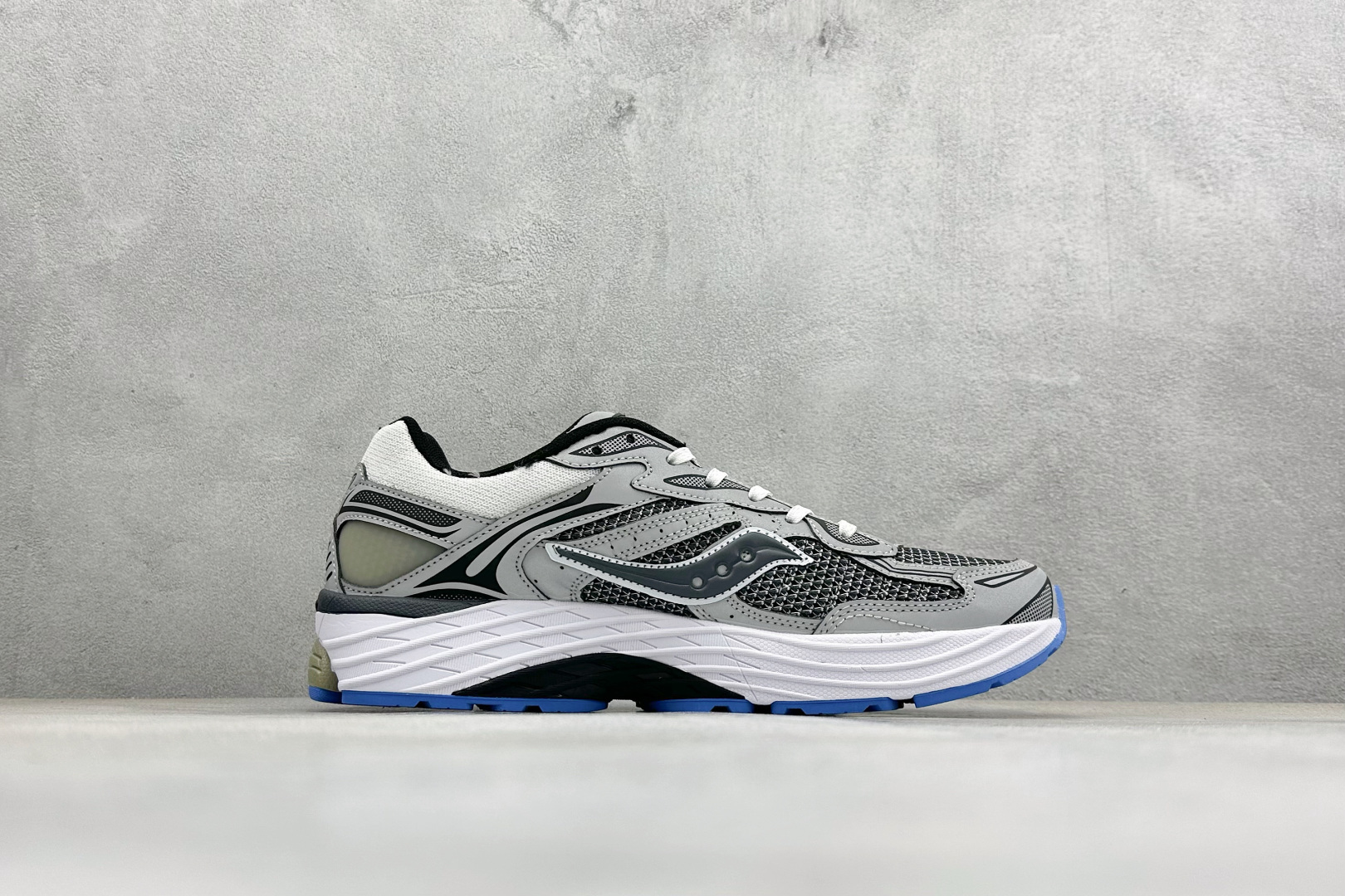 300 Saucony索康尼 Pro Grid Omni 9 全擎9 舒适柔软跑步鞋 S70907-1