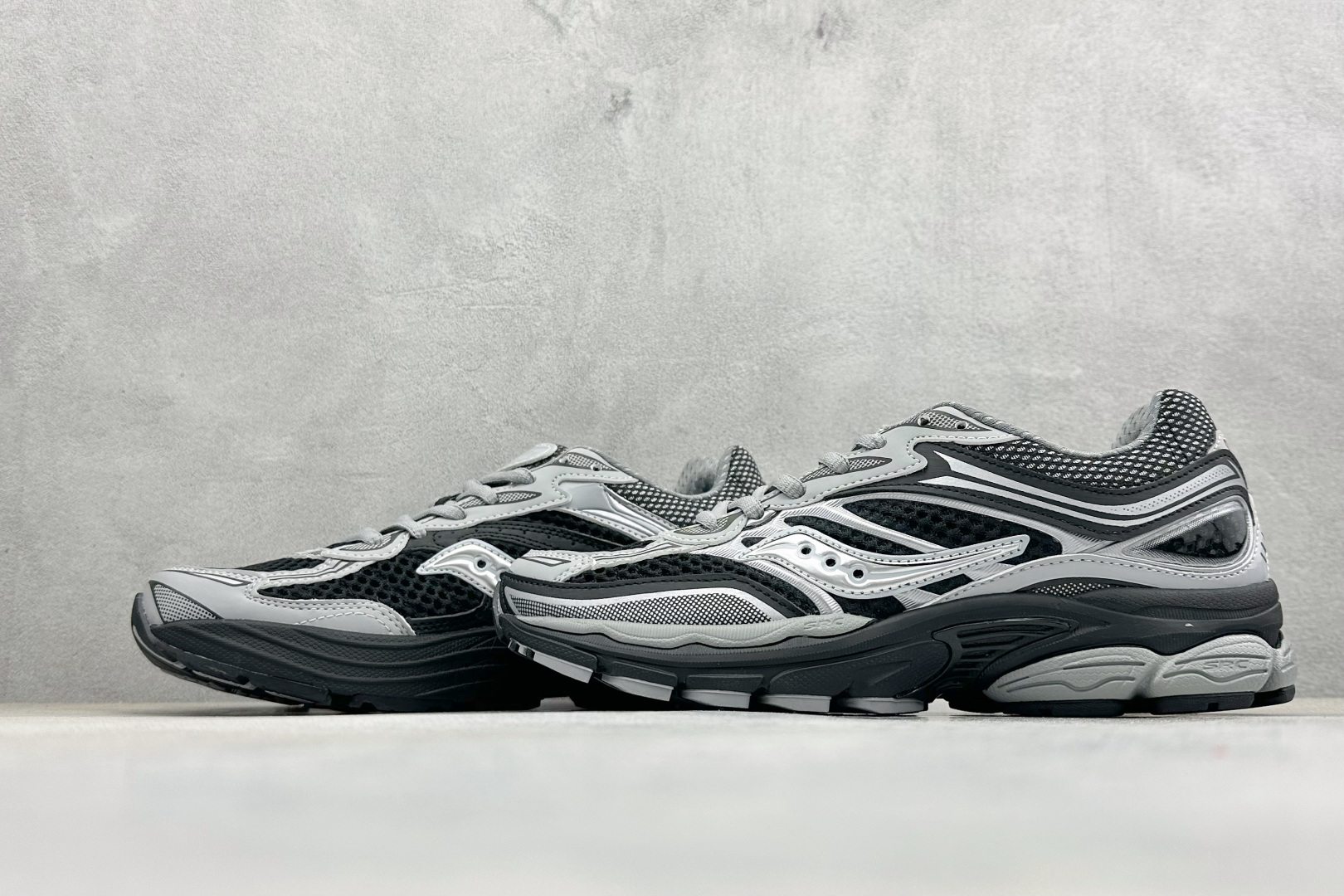 300 Saucony索康尼 Pro Grid Omni 9 全擎9 舒适柔软跑步鞋 S70739-13