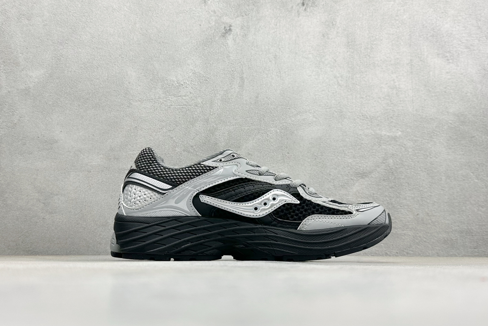 300 Saucony索康尼 Pro Grid Omni 9 全擎9 舒适柔软跑步鞋 S70739-13