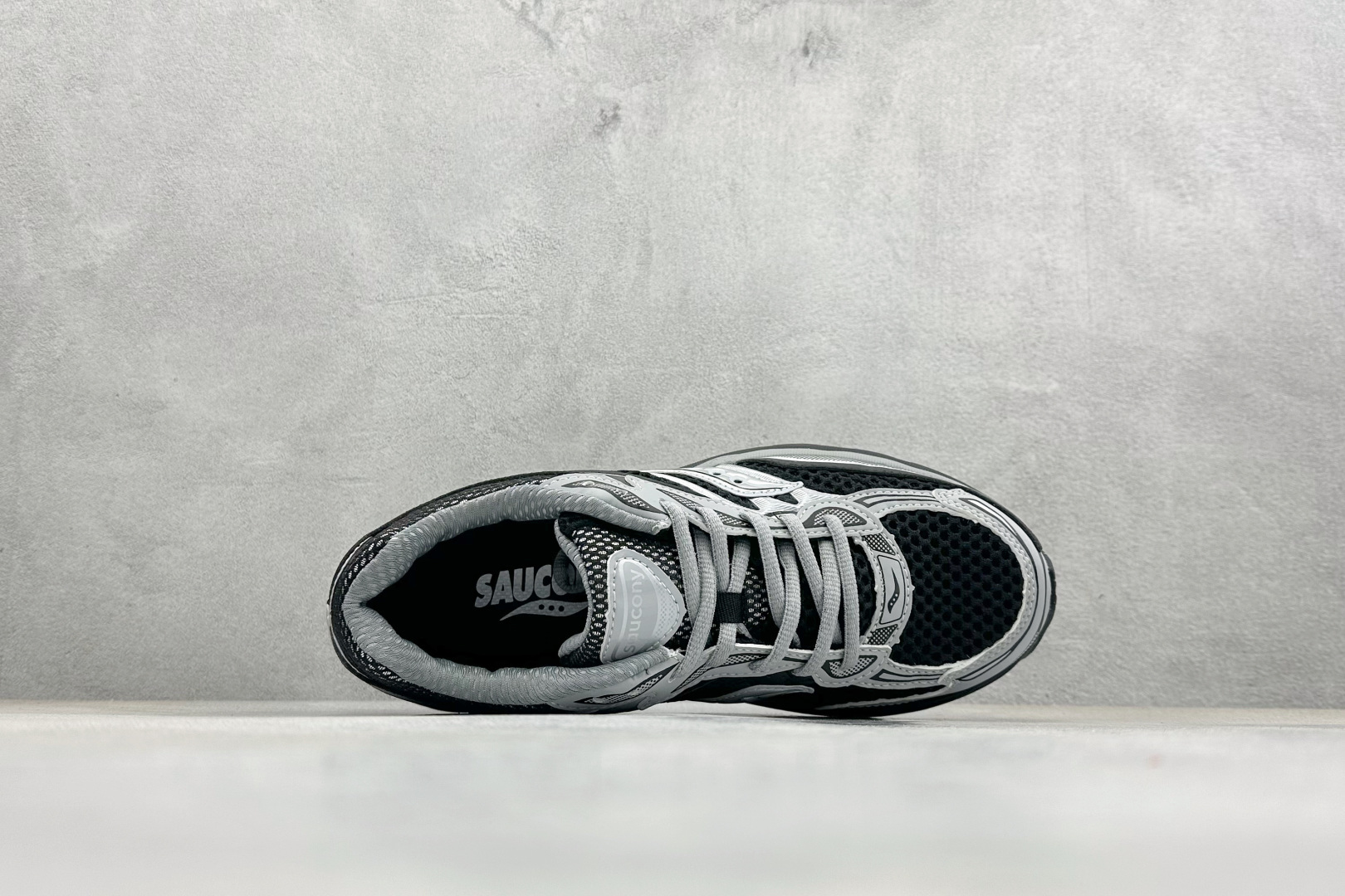 300 Saucony索康尼 Pro Grid Omni 9 全擎9 舒适柔软跑步鞋 S70739-13