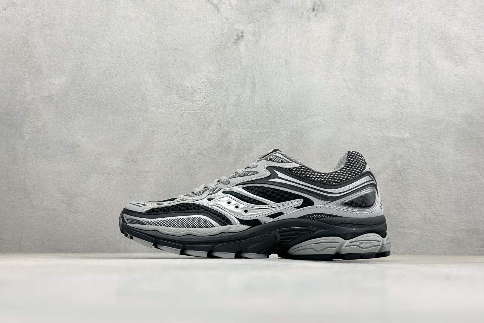 300 Saucony索康尼 Pro Grid Omni 9 全擎9 舒适柔软跑步鞋 S70739-13