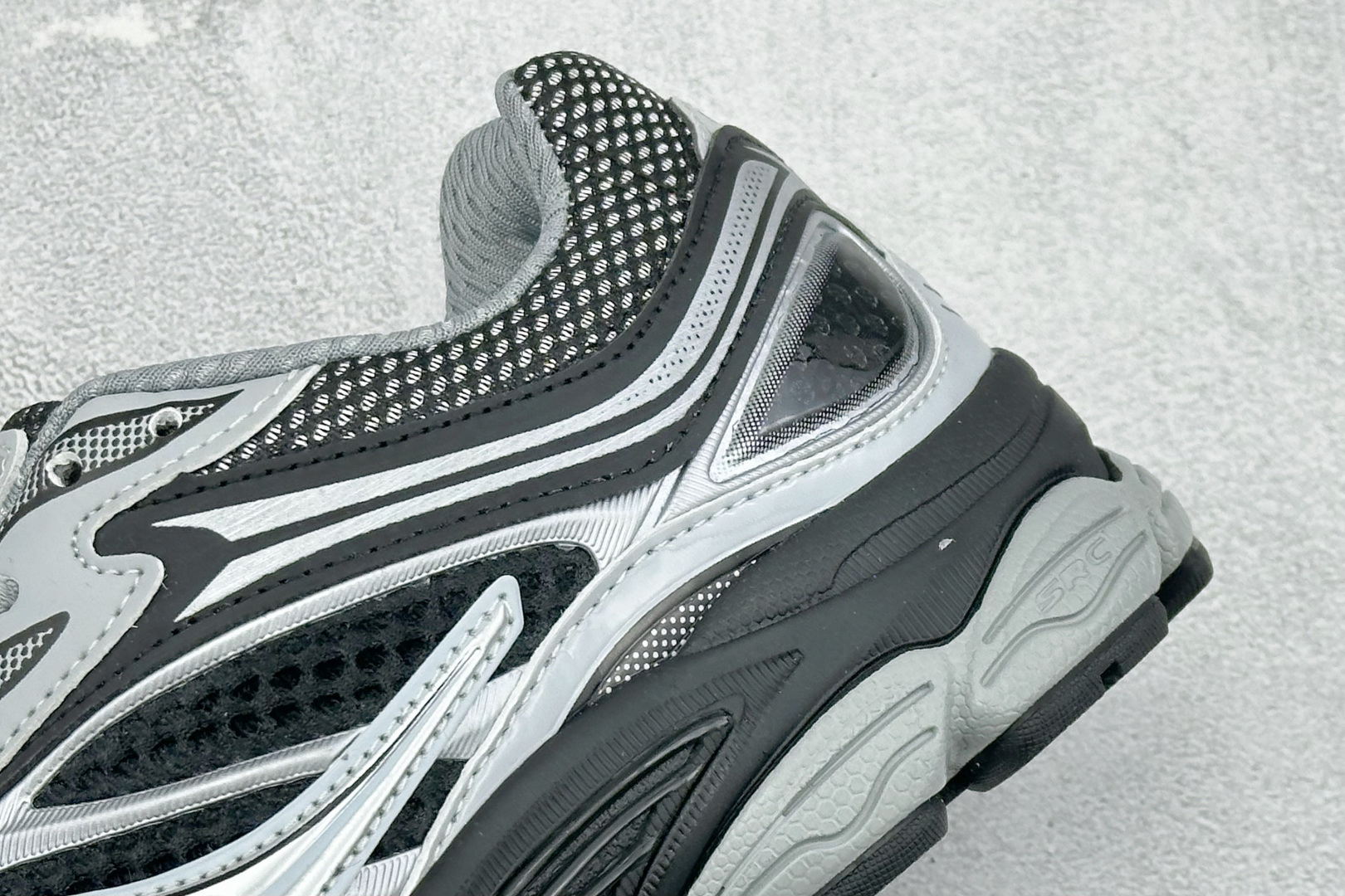 300 Saucony索康尼 Pro Grid Omni 9 全擎9 舒适柔软跑步鞋 S70739-13