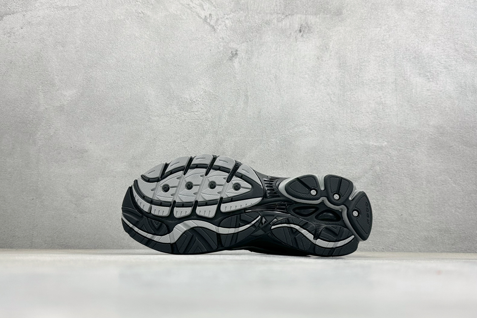 300 Saucony索康尼 Pro Grid Omni 9 全擎9 舒适柔软跑步鞋 S70739-13