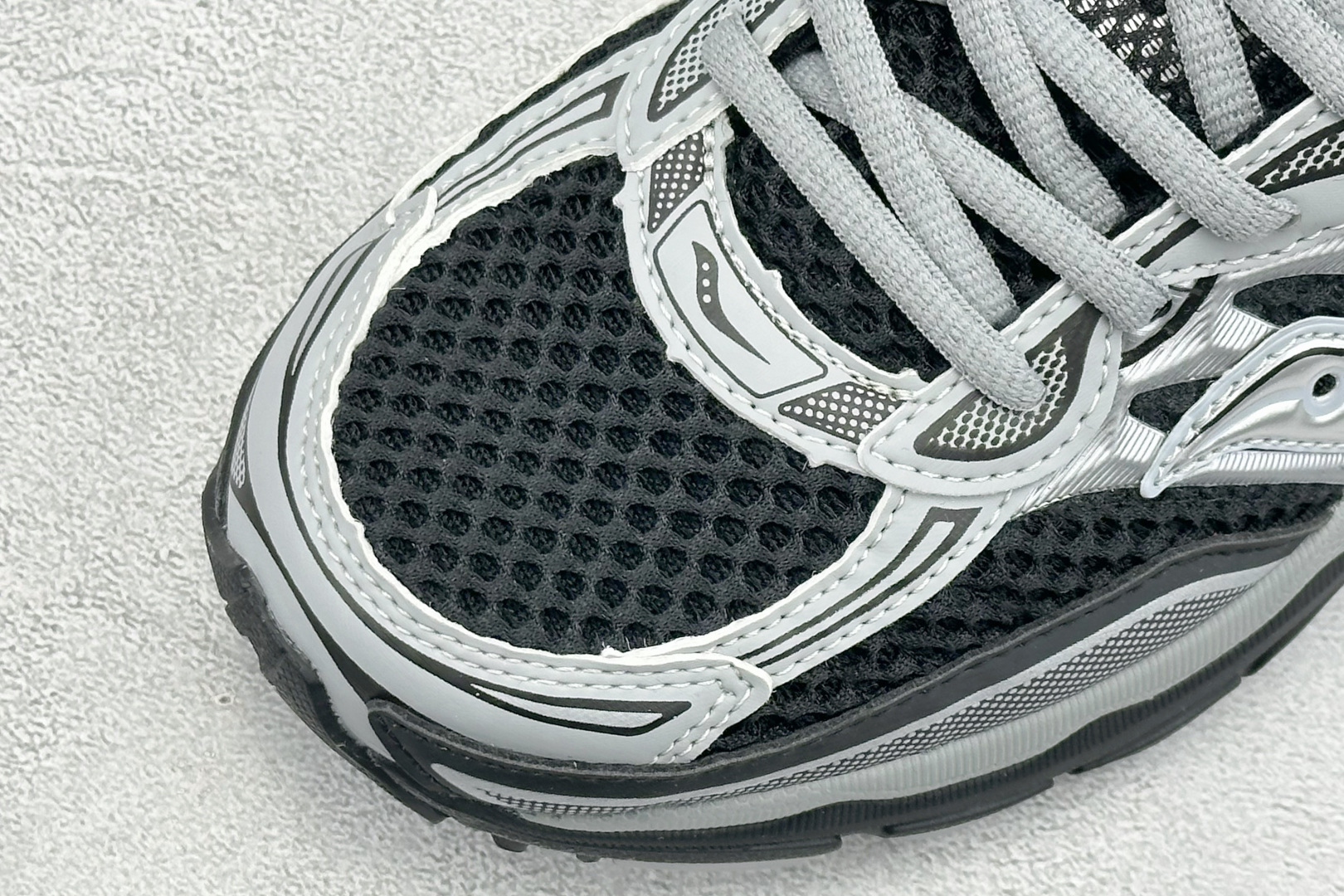 300 Saucony索康尼 Pro Grid Omni 9 全擎9 舒适柔软跑步鞋 S70739-13