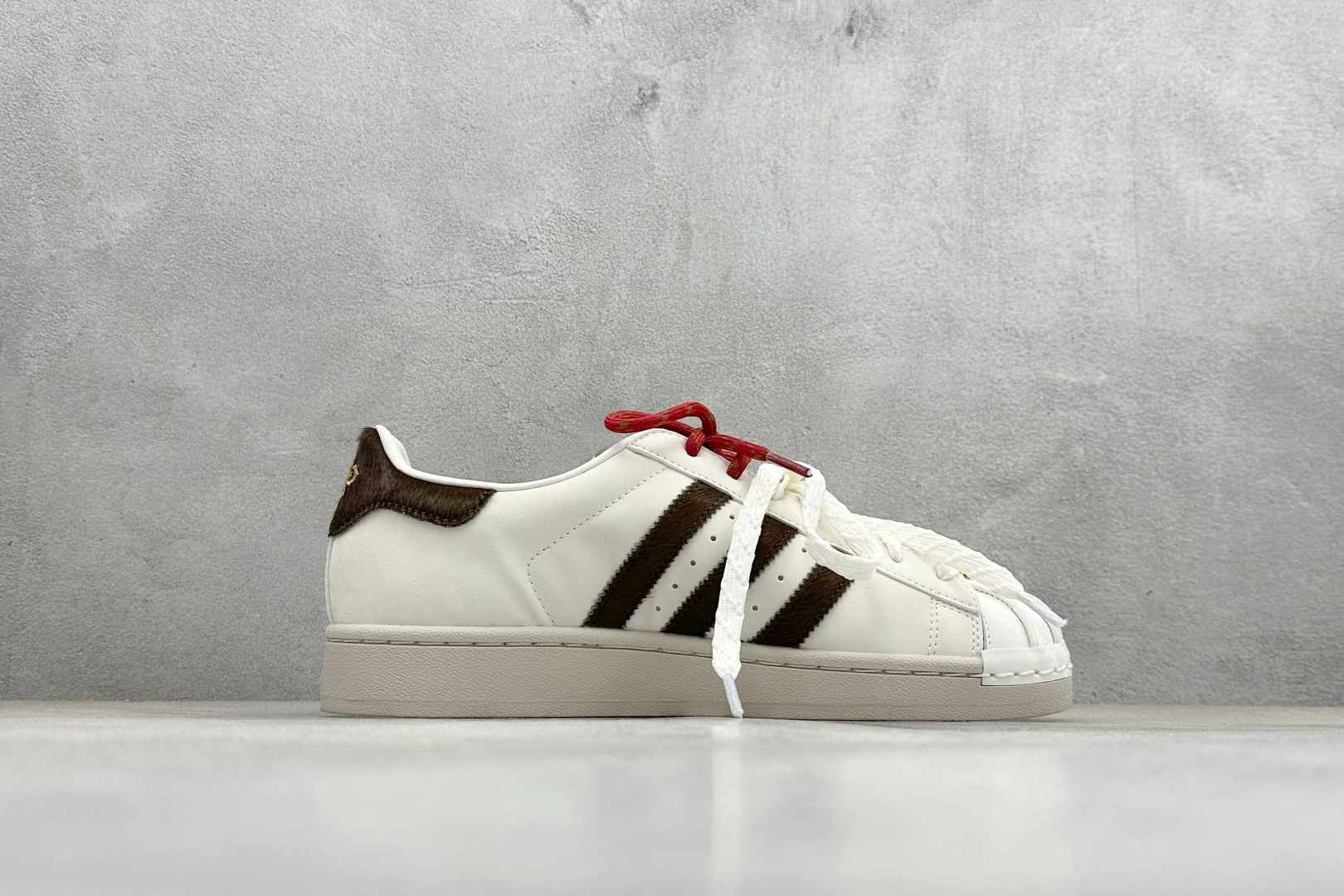 Adidas Originals Super马年限定 定制贝壳头休闲板鞋 KJ6293