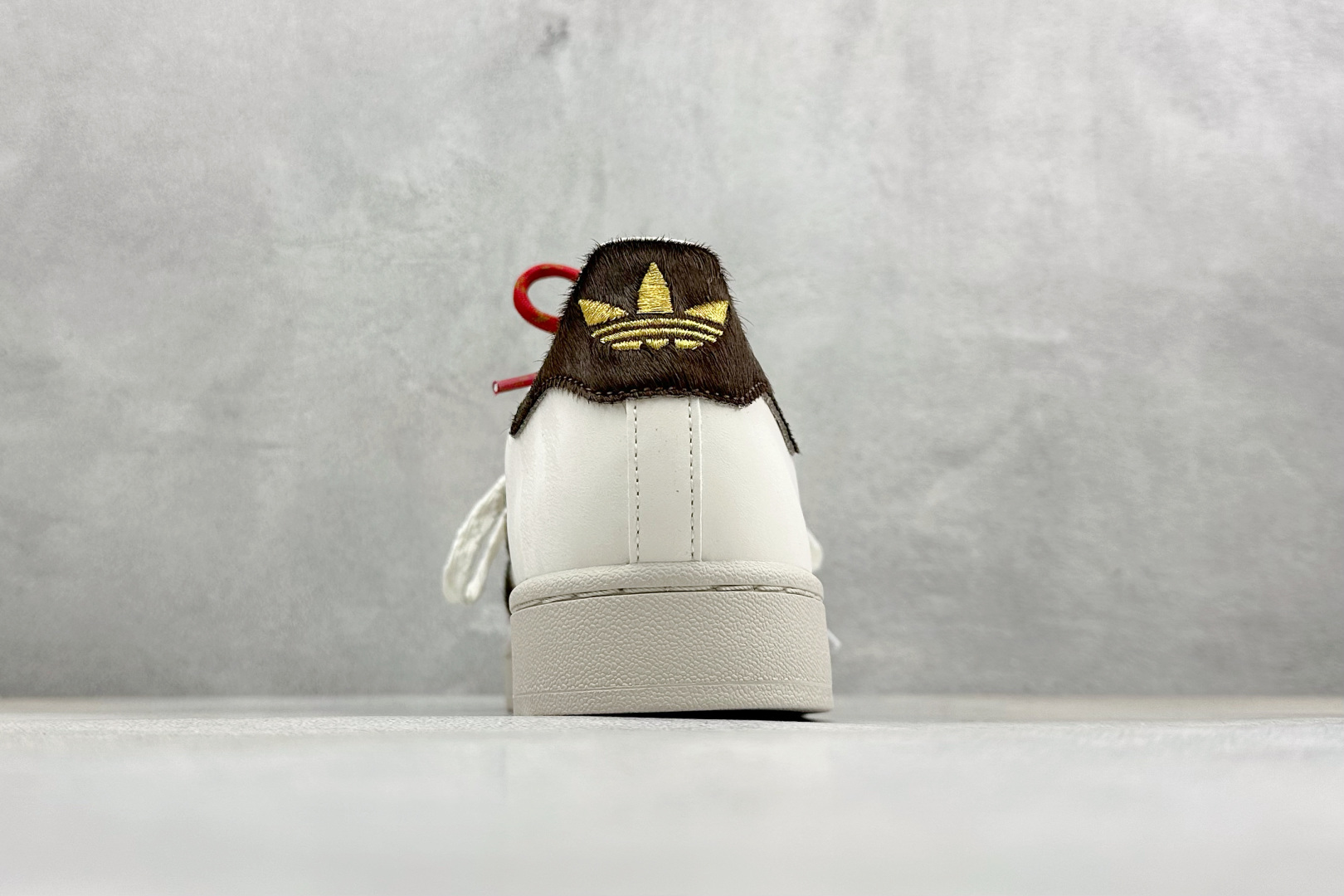 Adidas Originals Super马年限定 定制贝壳头休闲板鞋 KJ6293