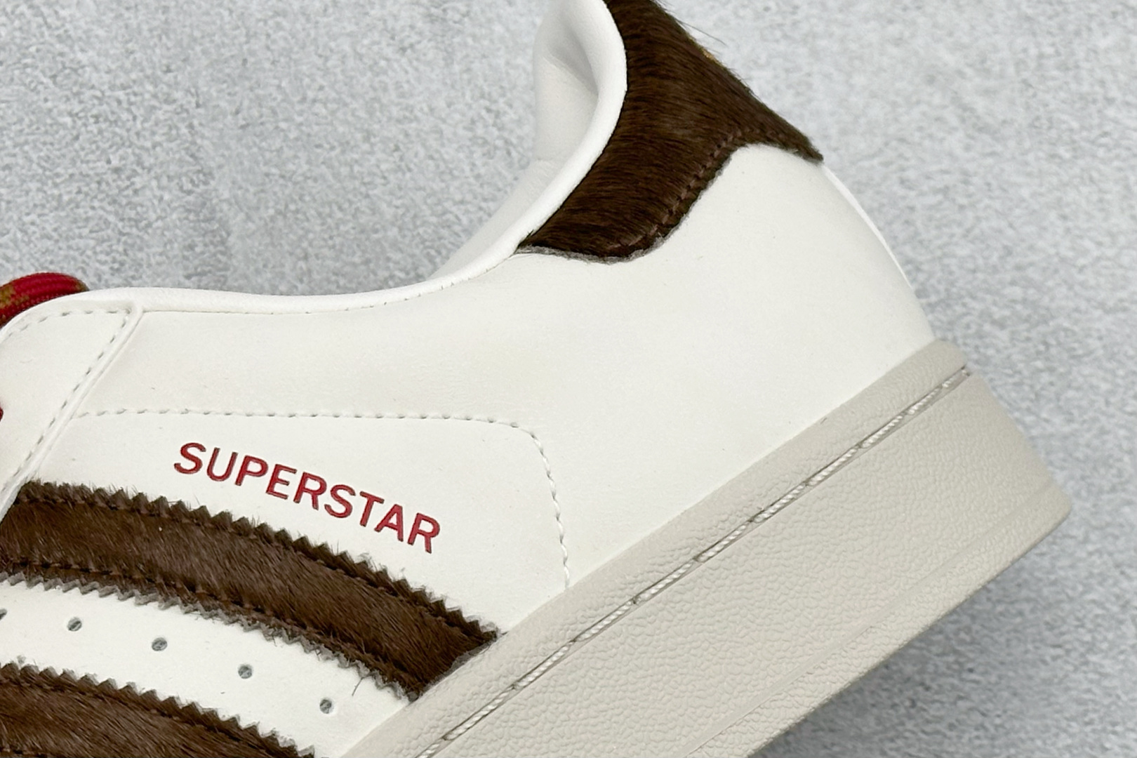 Adidas Originals Super马年限定 定制贝壳头休闲板鞋 KJ6293