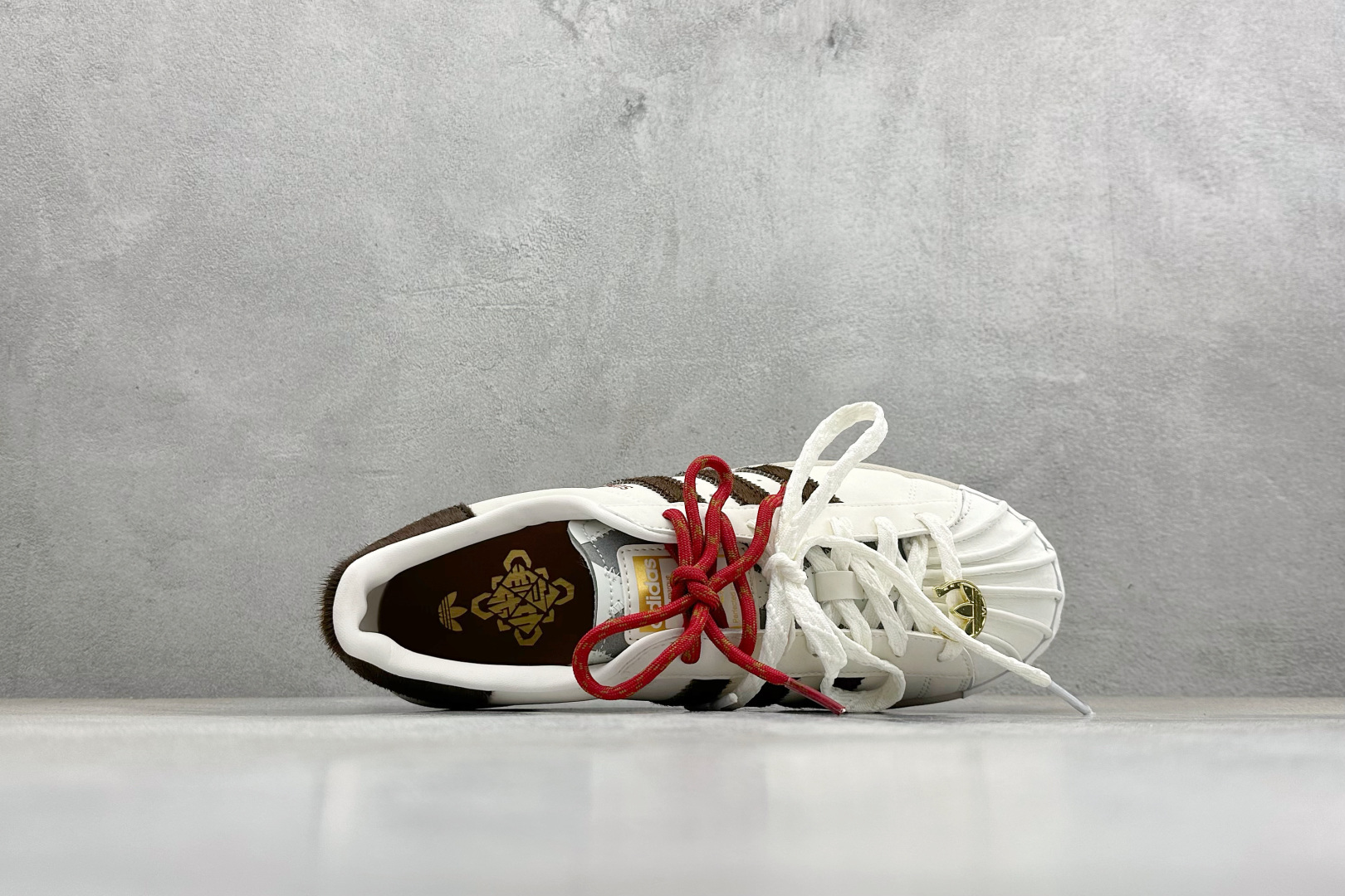 Adidas Originals Super马年限定 定制贝壳头休闲板鞋 KJ6293