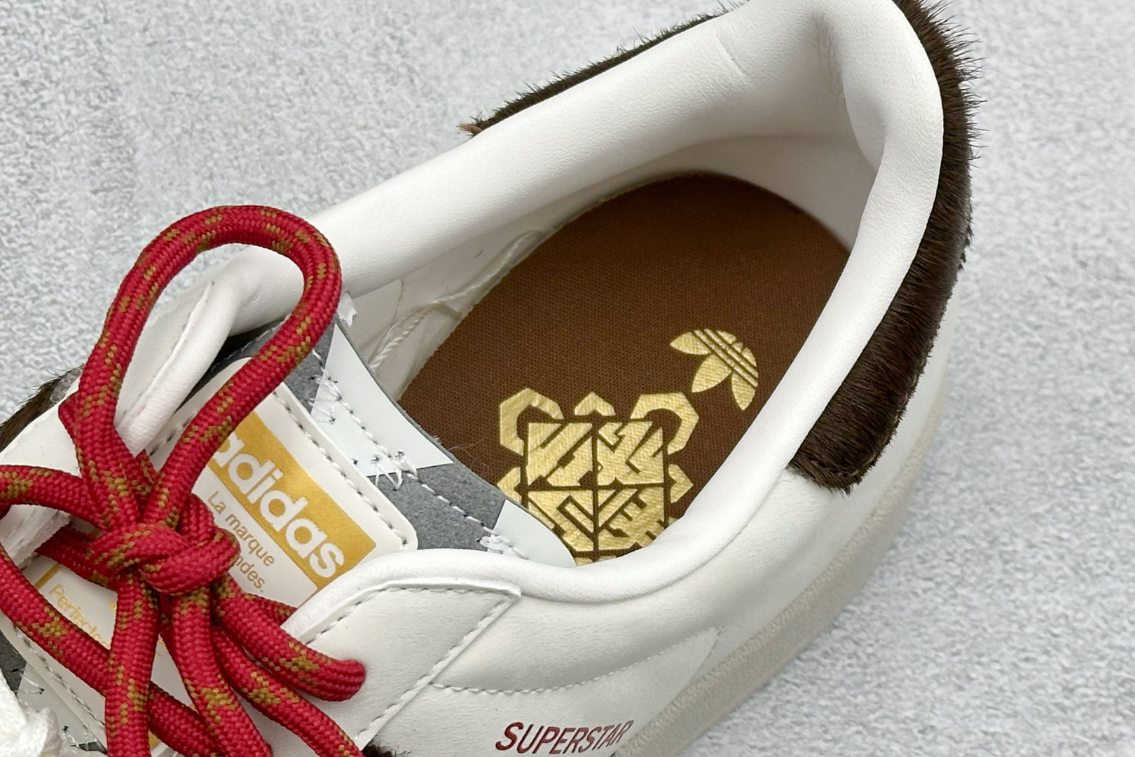 Adidas Originals Super马年限定 定制贝壳头休闲板鞋 KJ6293
