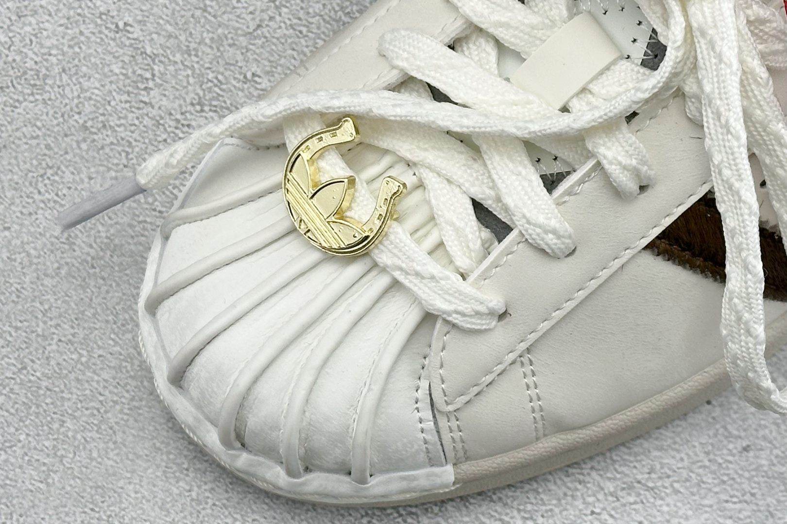 Adidas Originals Super马年限定 定制贝壳头休闲板鞋 KJ6293