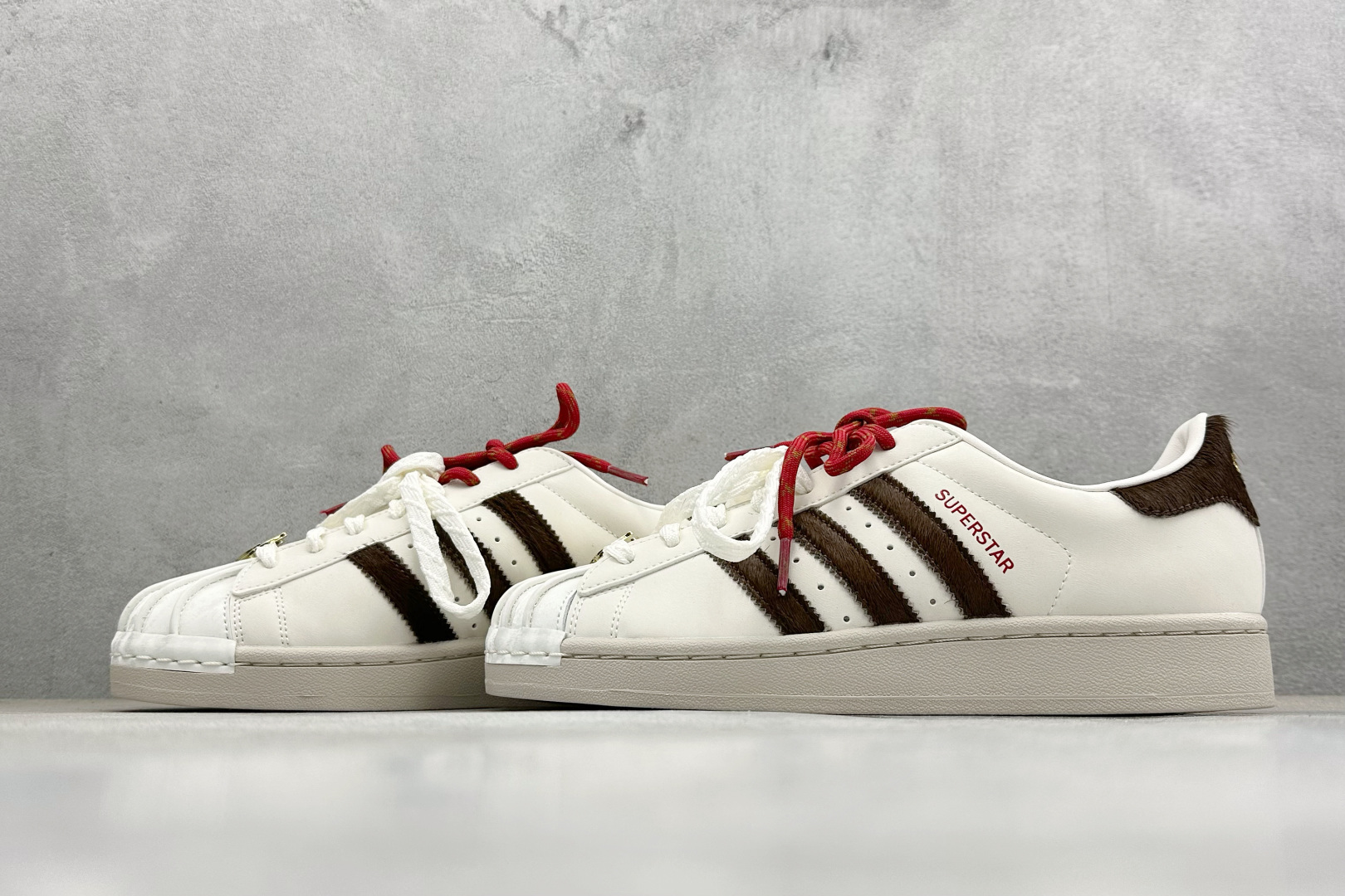 Adidas Originals Super马年限定 定制贝壳头休闲板鞋 KJ6293