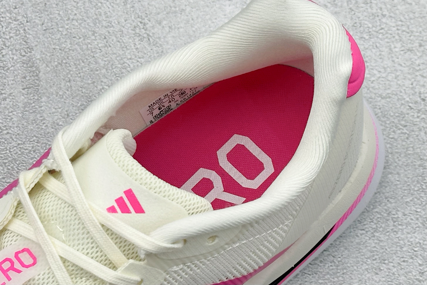 AD Adizero Boston 13 透气网布竞速跑鞋 KK1427-Top High Quatity Cheap Sneakers Fashion Clothing Clothes Bags handbags Shoes of all Brand wholesale With The best Quality And Beautiful Price from China Factory Chinese suppliers wholesaler seller AD Adizero Boston 13 透气网布竞速跑鞋 KK1427