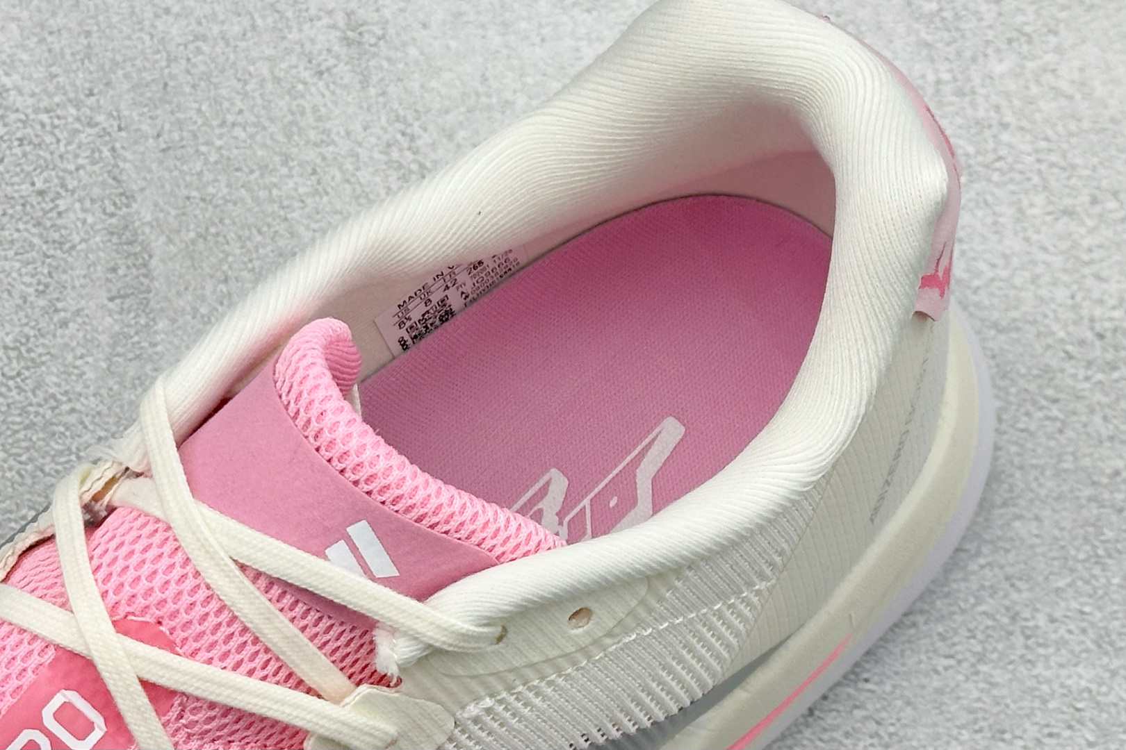 180 AD Adizero Boston 13 透气网布竞速跑鞋 JQ9666