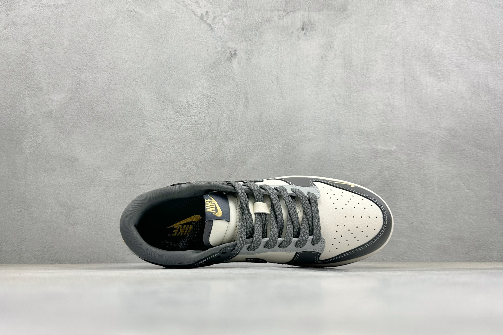 Nike SB Dunk Low 马年限定 玄铁骏马 高端定制 低帮休闲滑板鞋 HG0026-012