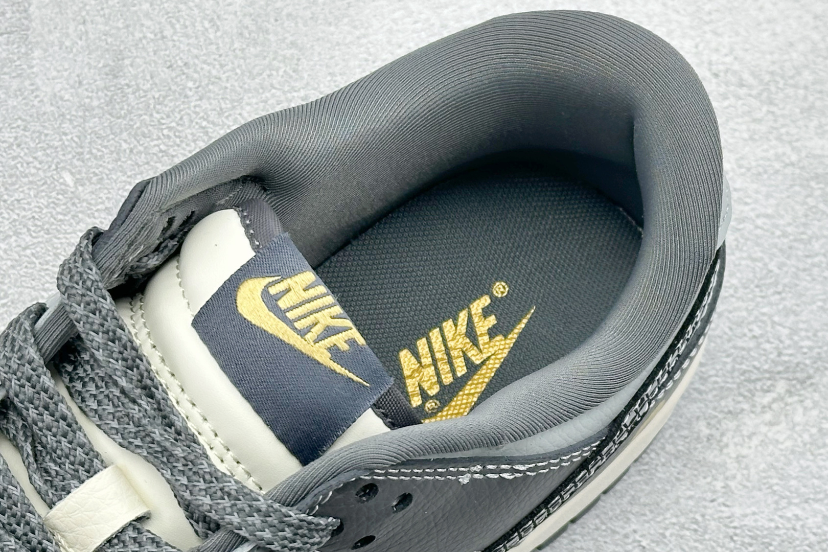 Nike SB Dunk Low 马年限定 玄铁骏马 高端定制 低帮休闲滑板鞋 HG0026-012