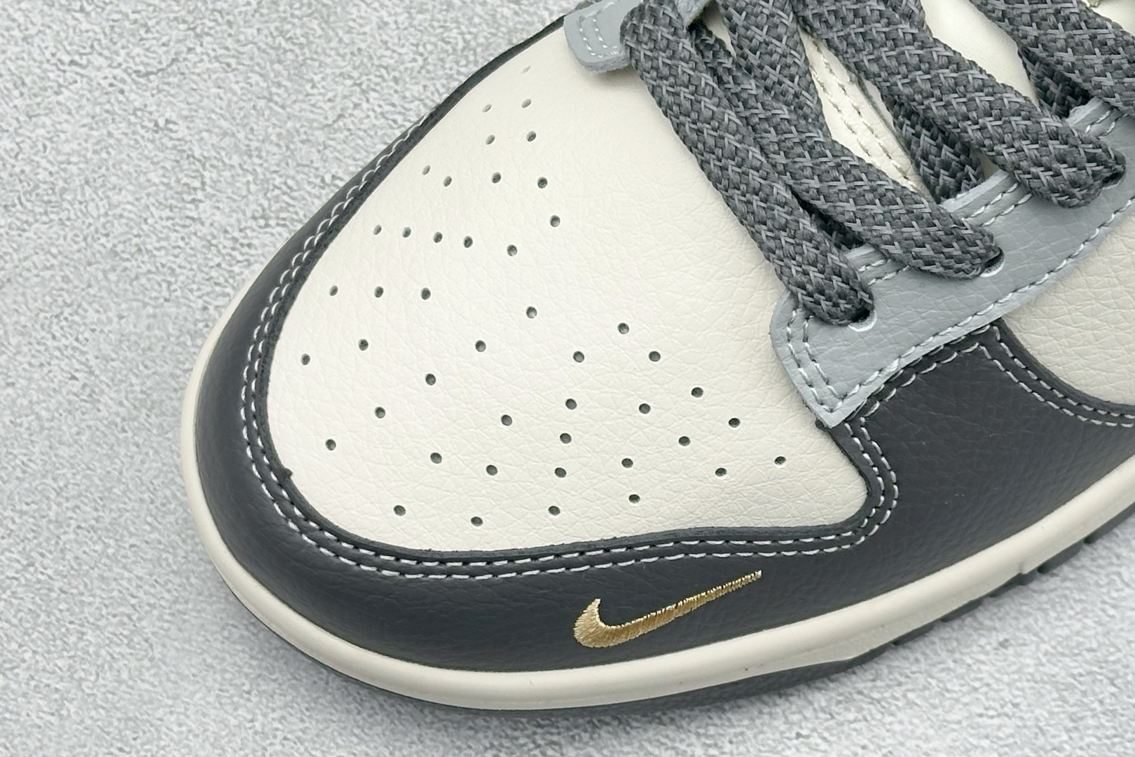 Nike SB Dunk Low 马年限定 玄铁骏马 高端定制 低帮休闲滑板鞋 HG0026-012
