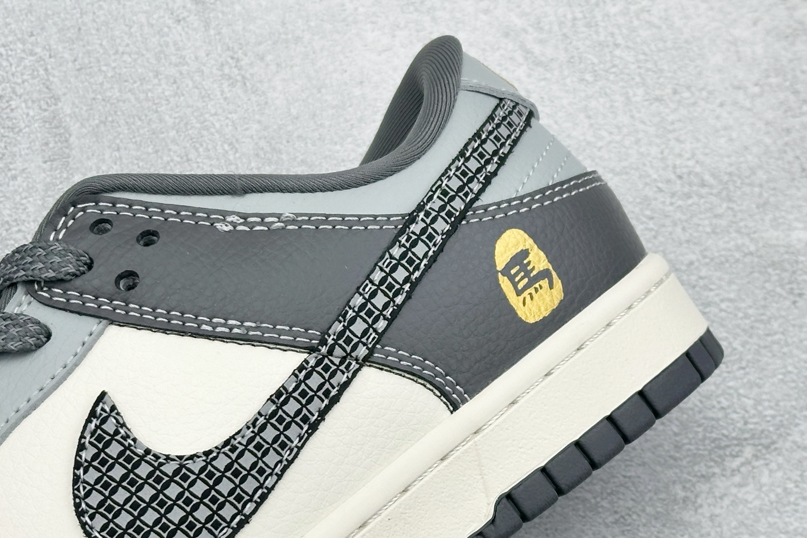 Nike SB Dunk Low 马年限定 玄铁骏马 高端定制 低帮休闲滑板鞋 HG0026-012