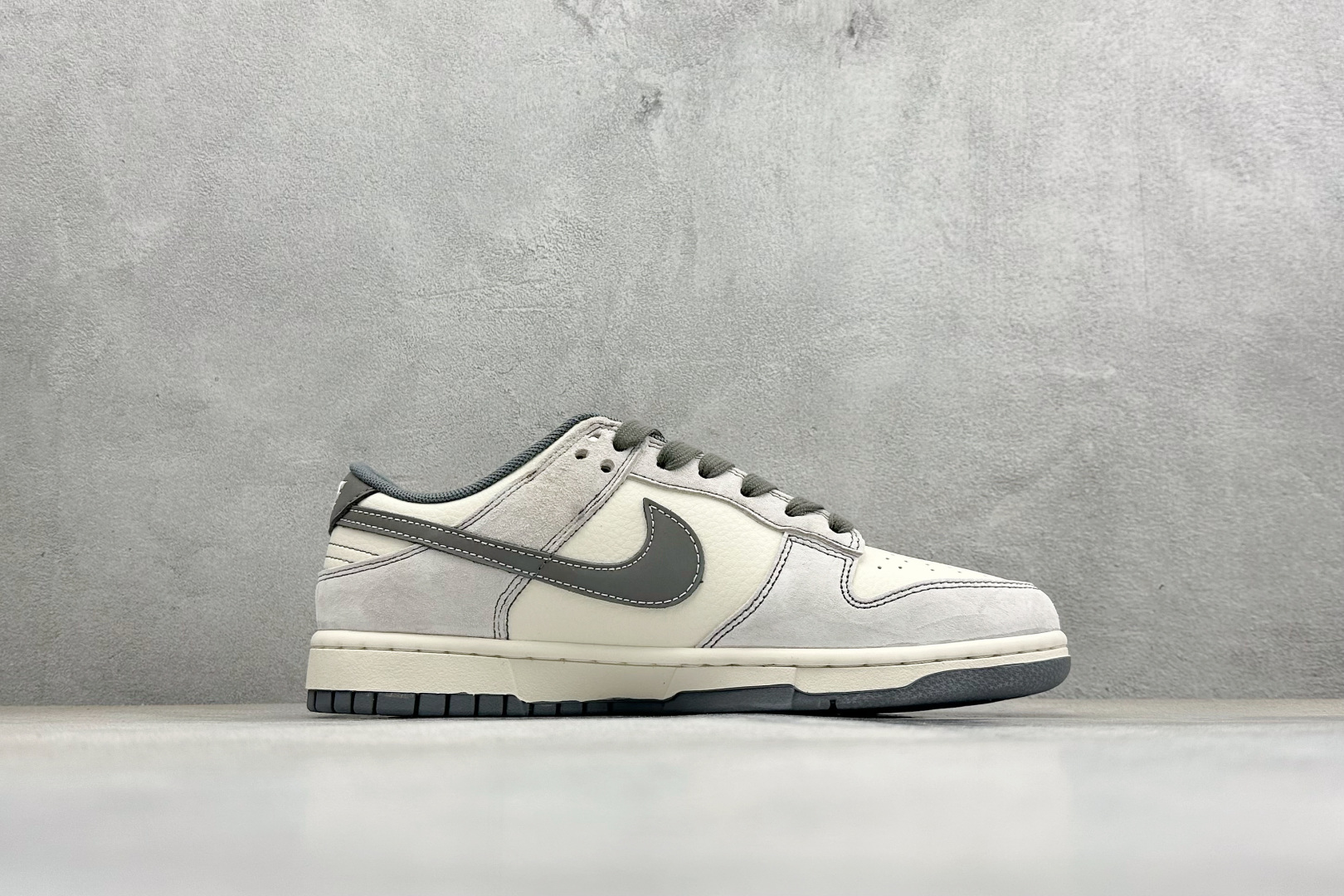 Nike Dunk Low Retro 马年限定 周年高端定制 低帮休闲板鞋 DX2688-010-Top High Quatity Cheap Sneakers Fashion Clothing Clothes Bags handbags Shoes of all Brand wholesale With The best Quality And Beautiful Price from China Factory Chinese suppliers wholesaler seller Nike Dunk Low Retro 马年限定 周年高端定制 低帮休闲板鞋 DX2688-010