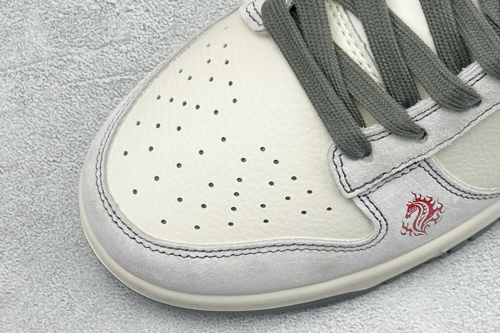 Nike Dunk Low Retro 马年限定 周年高端定制 低帮休闲板鞋 DX2688-010-Top High Quatity Cheap Sneakers Fashion Clothing Clothes Bags handbags Shoes of all Brand wholesale With The best Quality And Beautiful Price from China Factory Chinese suppliers wholesaler seller Nike Dunk Low Retro 马年限定 周年高端定制 低帮休闲板鞋 DX2688-010