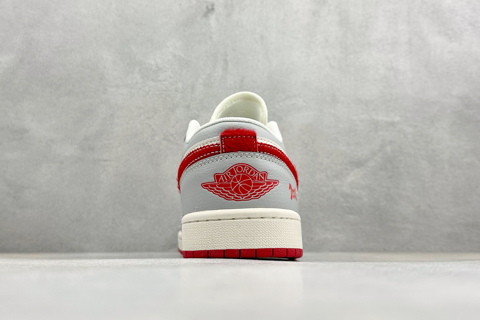 Air Jordan 1 Low AJ1 乔1 2026马年限定 高端定制 低帮复古篮球鞋 MZ9588-841-Top High Quatity Cheap Sneakers Fashion Clothing Clothes Bags handbags Shoes of all Brand wholesale With The best Quality And Beautiful Price from China Factory Chinese suppliers wholesaler seller Air Jordan 1 Low AJ1 乔1 2026马年限定 高端定制 低帮复古篮球鞋 MZ9588-841