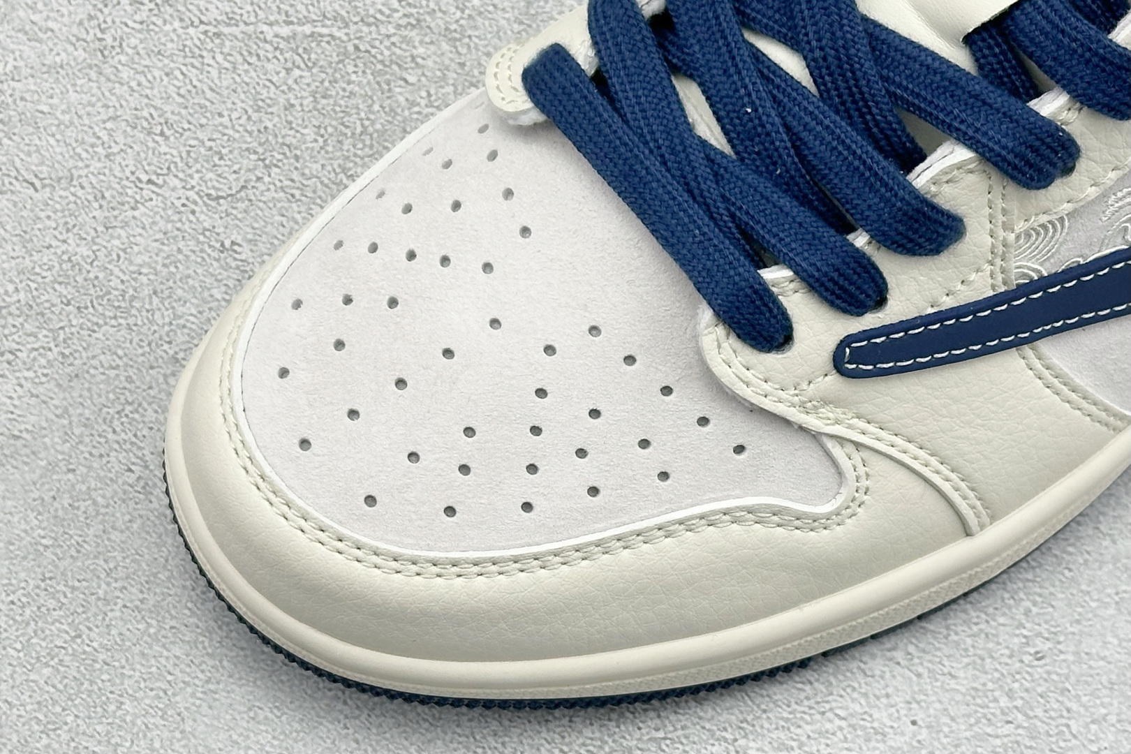 Air Jordan 1 Low AJ1 乔1 马年限定 高端定制 低帮倒钩复古篮球鞋 MZ9588-906-Top High Quatity Cheap Sneakers Fashion Clothing Clothes Bags handbags Shoes of all Brand wholesale With The best Quality And Beautiful Price from China Factory Chinese suppliers wholesaler seller Air Jordan 1 Low AJ1 乔1 马年限定 高端定制 低帮倒钩复古篮球鞋 MZ9588-906