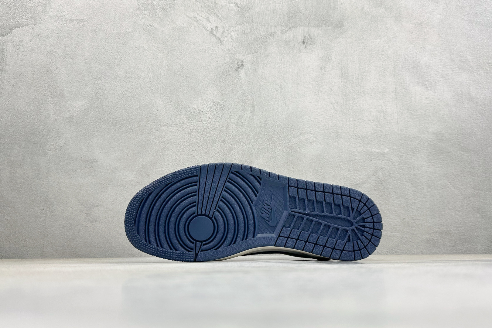 Air Jordan 1 Low AJ1 乔1 马年限定 高端定制 低帮倒钩复古篮球鞋 MZ9588-906-Top High Quatity Cheap Sneakers Fashion Clothing Clothes Bags handbags Shoes of all Brand wholesale With The best Quality And Beautiful Price from China Factory Chinese suppliers wholesaler seller Air Jordan 1 Low AJ1 乔1 马年限定 高端定制 低帮倒钩复古篮球鞋 MZ9588-906