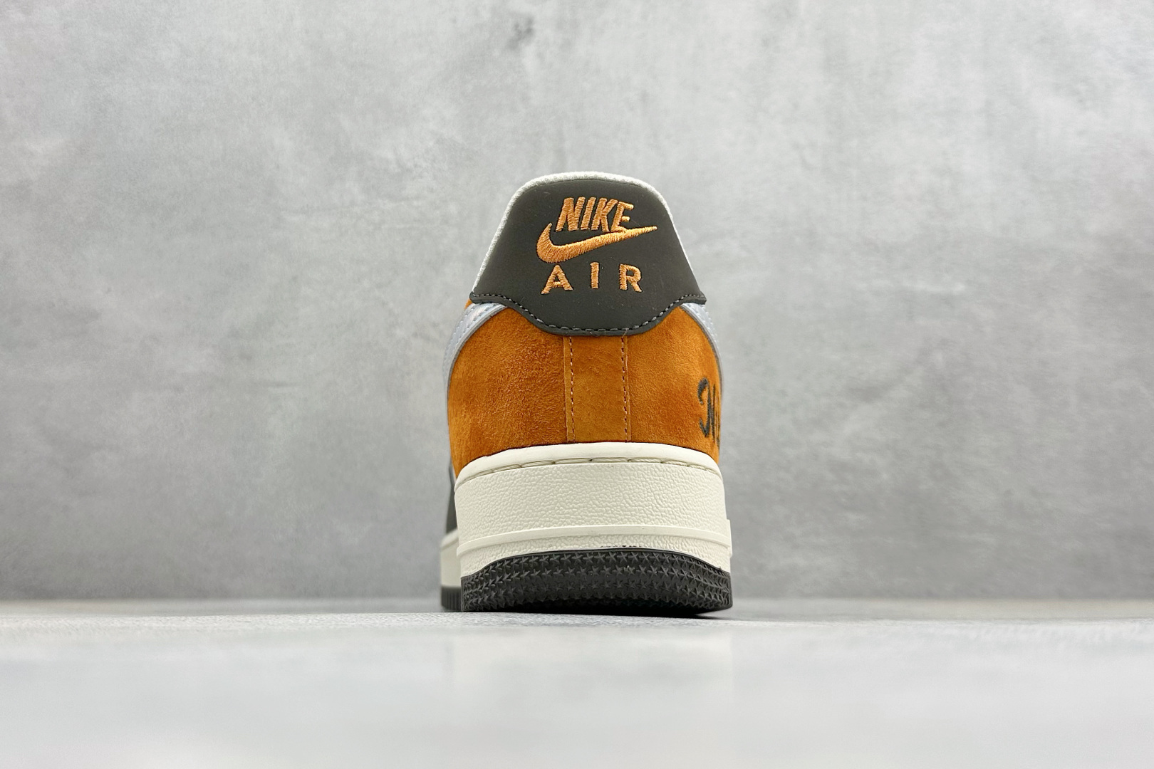 SC版Nike Air Force 1'07 Low 棕灰镭射 空军一号低帮休闲板鞋 NH0601-530-Top High Quatity Cheap Sneakers Fashion Clothing Clothes Bags handbags Shoes of all Brand wholesale With The best Quality And Beautiful Price from China Factory Chinese suppliers wholesaler seller SC版Nike Air Force 1'07 Low 棕灰镭射 空军一号低帮休闲板鞋 NH0601-530