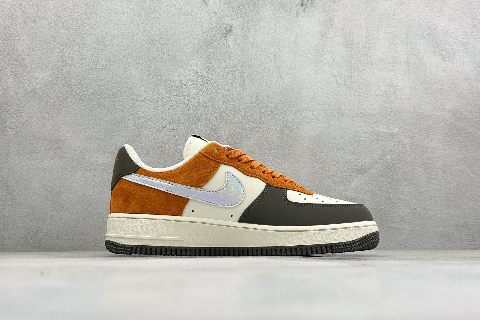 SC版Nike Air Force 1'07 Low 棕灰镭射 空军一号低帮休闲板鞋 NH0601-530-Top High Quatity Cheap Sneakers Fashion Clothing Clothes Bags handbags Shoes of all Brand wholesale With The best Quality And Beautiful Price from China Factory Chinese suppliers wholesaler seller SC版Nike Air Force 1'07 Low 棕灰镭射 空军一号低帮休闲板鞋 NH0601-530