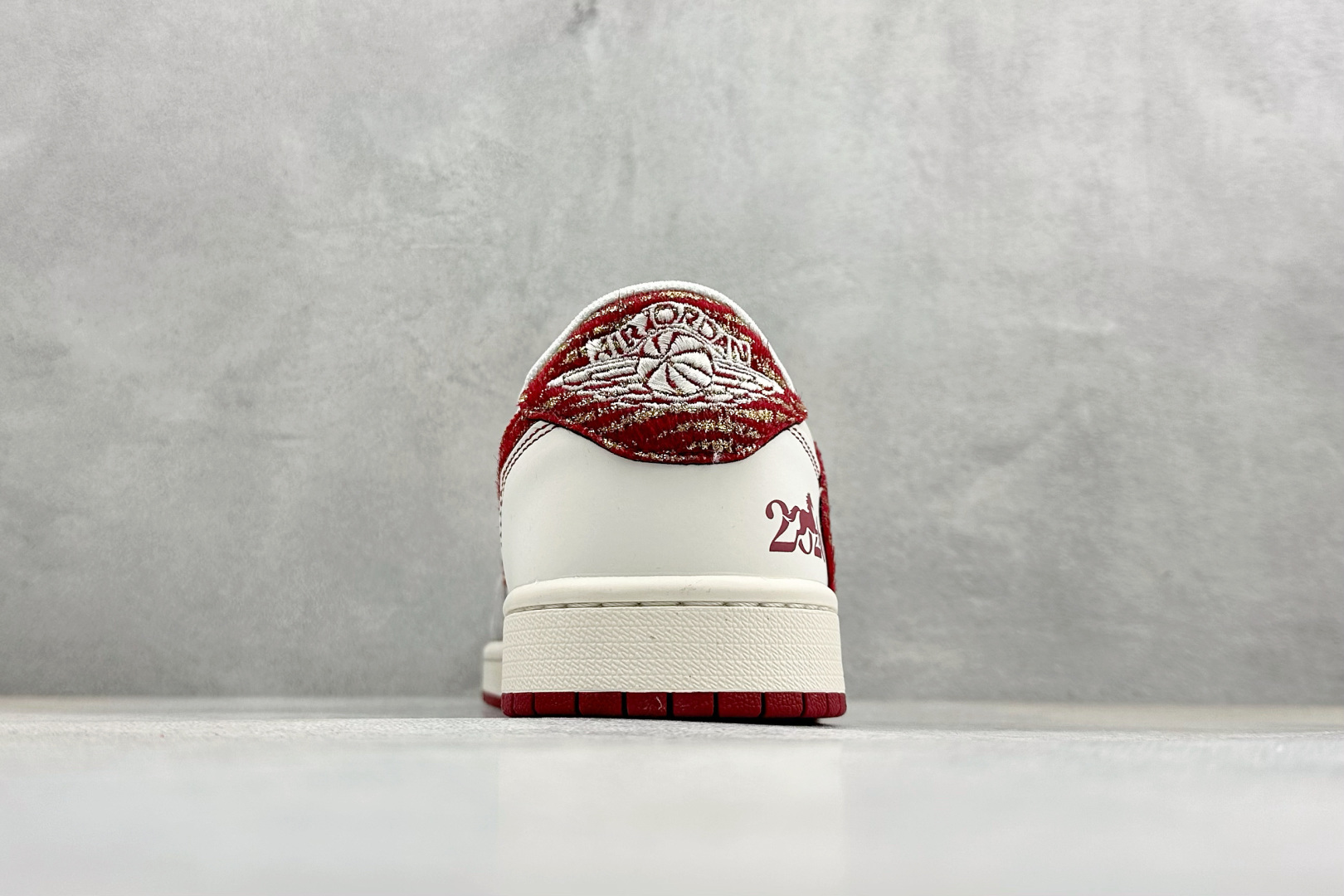 Air Jordan 1 Low AJ1 乔1 2026马年限定 高端定制 低帮倒钩复古篮球鞋 LX1988-805-Top High Quatity Cheap Sneakers Fashion Clothing Clothes Bags handbags Shoes of all Brand wholesale With The best Quality And Beautiful Price from China Factory Chinese suppliers wholesaler seller Air Jordan 1 Low AJ1 乔1 2026马年限定 高端定制 低帮倒钩复古篮球鞋 LX1988-805