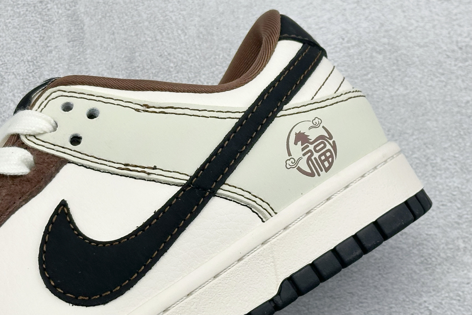 Nike Dunk Low Retro 马年限定 周年高端定制 低帮休闲板鞋 HG0026-013-Top High Quatity Cheap Sneakers Fashion Clothing Clothes Bags handbags Shoes of all Brand wholesale With The best Quality And Beautiful Price from China Factory Chinese suppliers wholesaler seller Nike Dunk Low Retro 马年限定 周年高端定制 低帮休闲板鞋 HG0026-013
