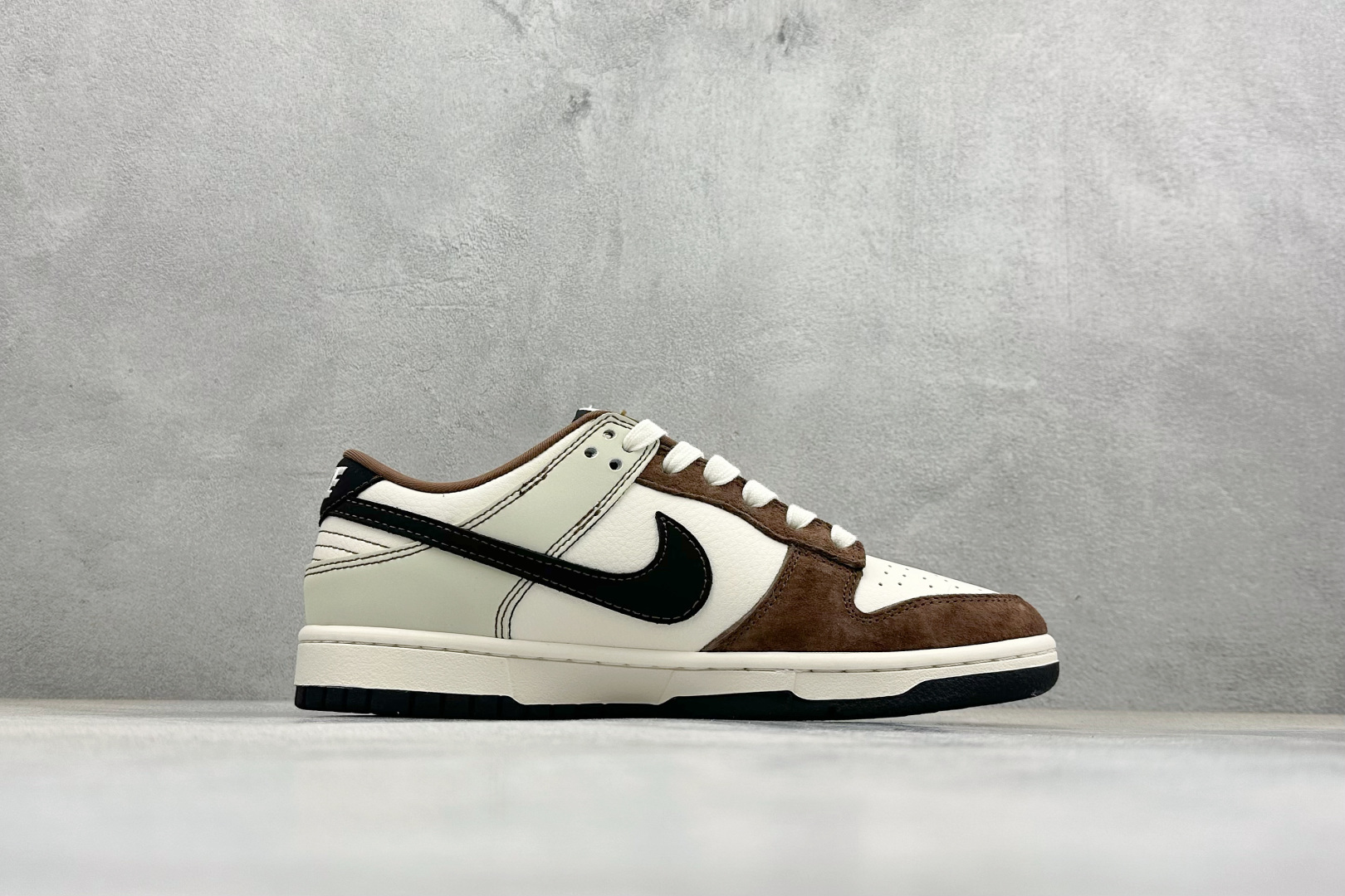 Nike Dunk Low Retro 马年限定 周年高端定制 低帮休闲板鞋 HG0026-013-Top High Quatity Cheap Sneakers Fashion Clothing Clothes Bags handbags Shoes of all Brand wholesale With The best Quality And Beautiful Price from China Factory Chinese suppliers wholesaler seller Nike Dunk Low Retro 马年限定 周年高端定制 低帮休闲板鞋 HG0026-013