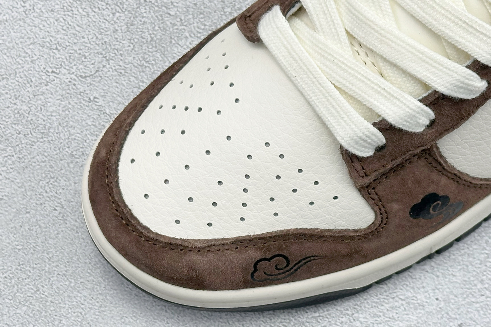 Nike Dunk Low Retro 马年限定 周年高端定制 低帮休闲板鞋 HG0026-013-Top High Quatity Cheap Sneakers Fashion Clothing Clothes Bags handbags Shoes of all Brand wholesale With The best Quality And Beautiful Price from China Factory Chinese suppliers wholesaler seller Nike Dunk Low Retro 马年限定 周年高端定制 低帮休闲板鞋 HG0026-013
