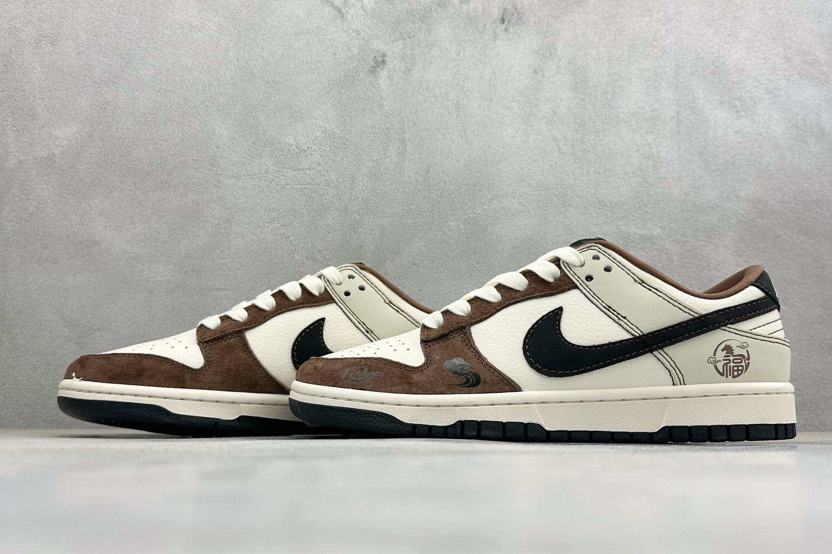 Nike Dunk Low Retro 马年限定 周年高端定制 低帮休闲板鞋 HG0026-013-Top High Quatity Cheap Sneakers Fashion Clothing Clothes Bags handbags Shoes of all Brand wholesale With The best Quality And Beautiful Price from China Factory Chinese suppliers wholesaler seller Nike Dunk Low Retro 马年限定 周年高端定制 低帮休闲板鞋 HG0026-013