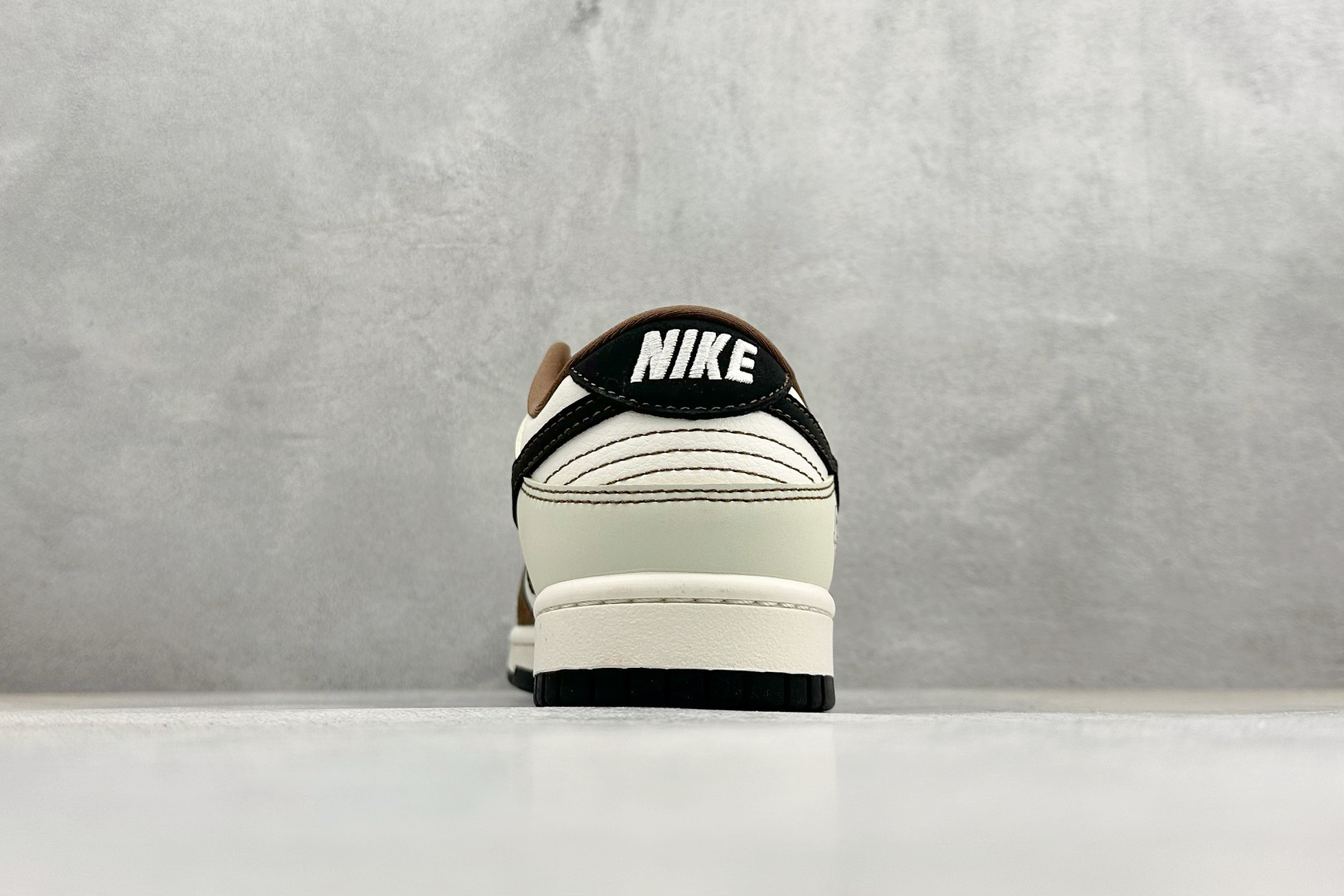 Nike Dunk Low Retro 马年限定 周年高端定制 低帮休闲板鞋 HG0026-013-Top High Quatity Cheap Sneakers Fashion Clothing Clothes Bags handbags Shoes of all Brand wholesale With The best Quality And Beautiful Price from China Factory Chinese suppliers wholesaler seller Nike Dunk Low Retro 马年限定 周年高端定制 低帮休闲板鞋 HG0026-013